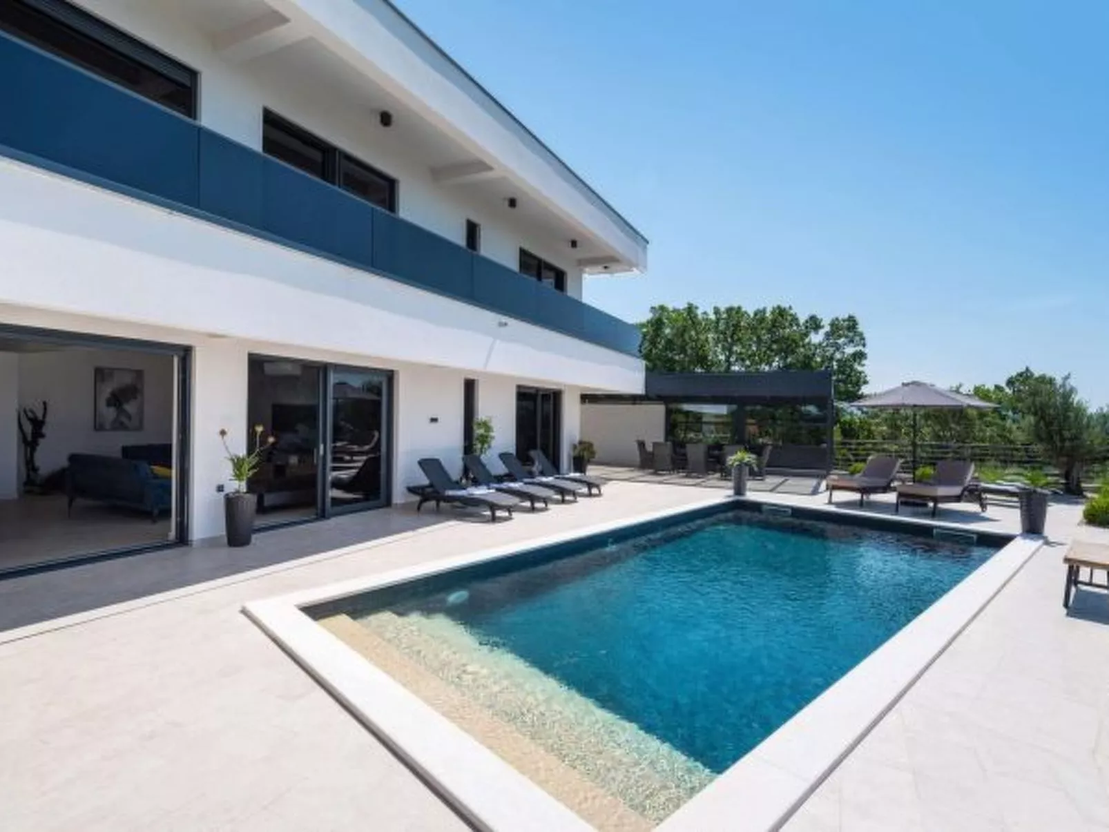 Villa Royal Hill with pool - Image-tags.info