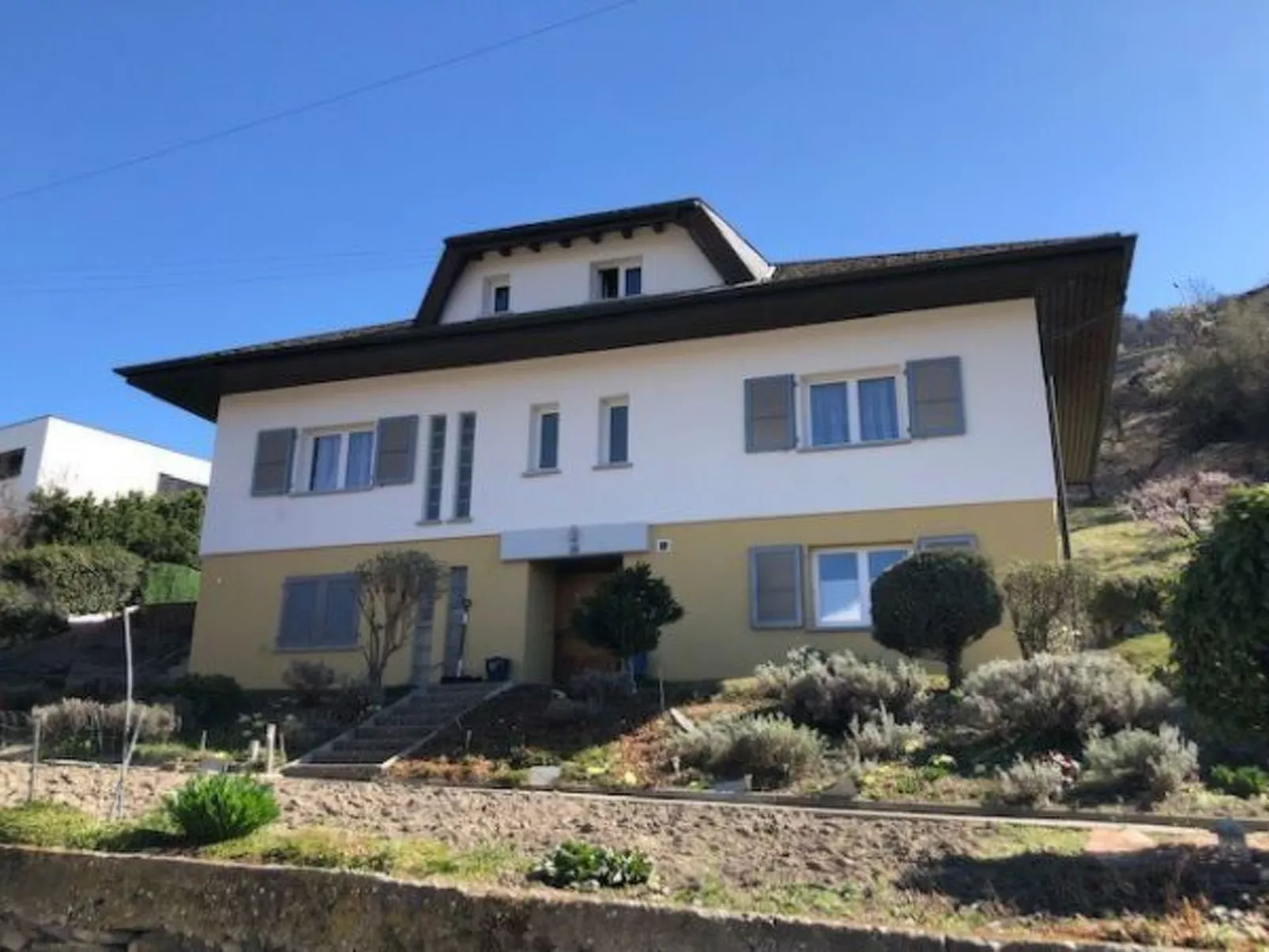 Chez Tonton à 5mns de Sion - Buiten