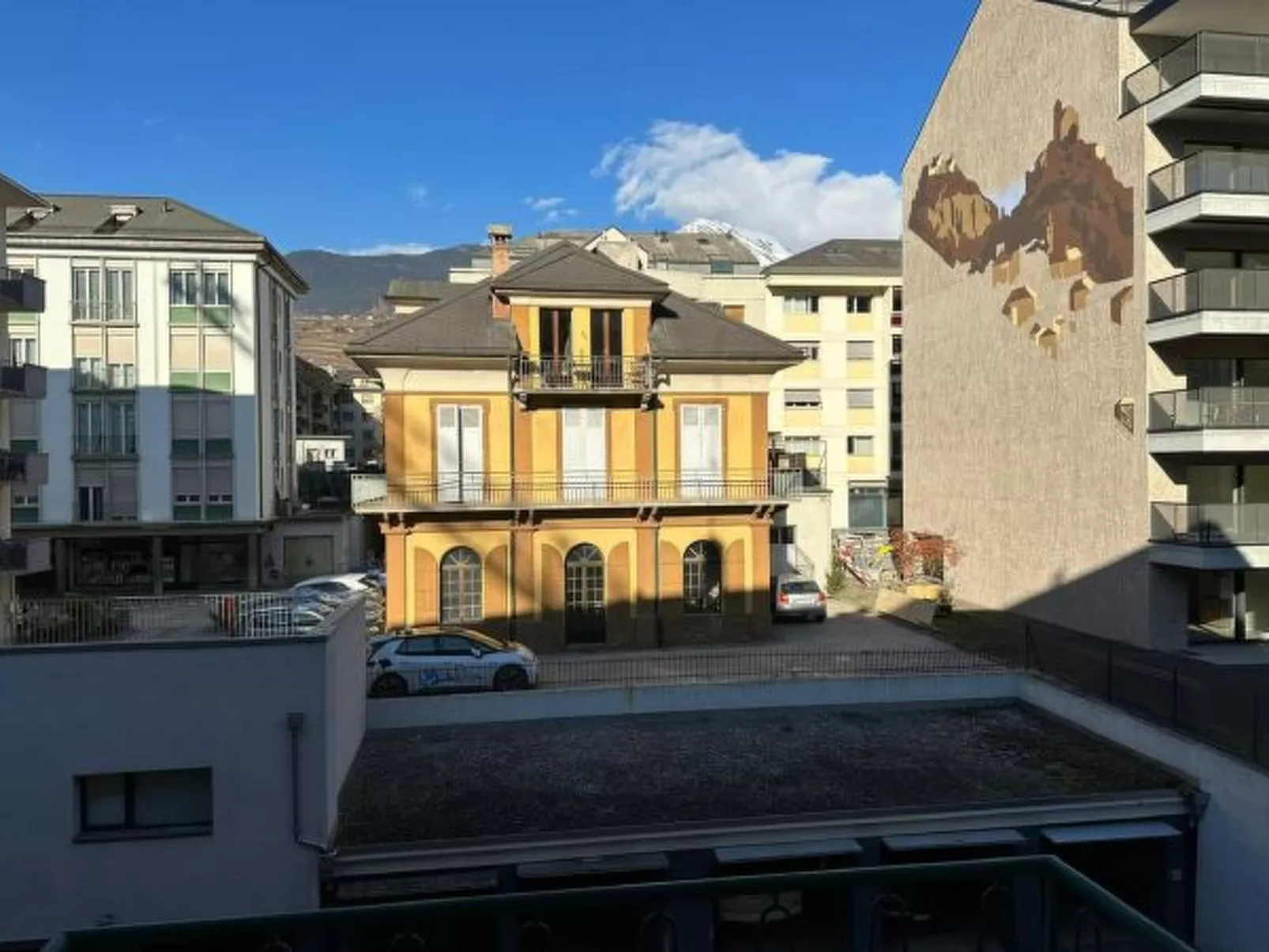 Sion Central Station proche toutes commodités - Buiten