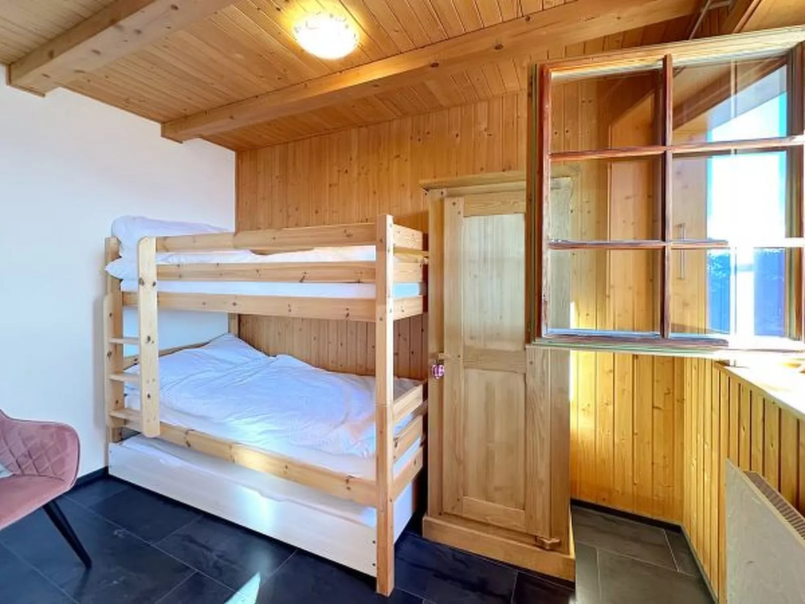 Tiny House facing the Alps - Ski in and out - Binnen