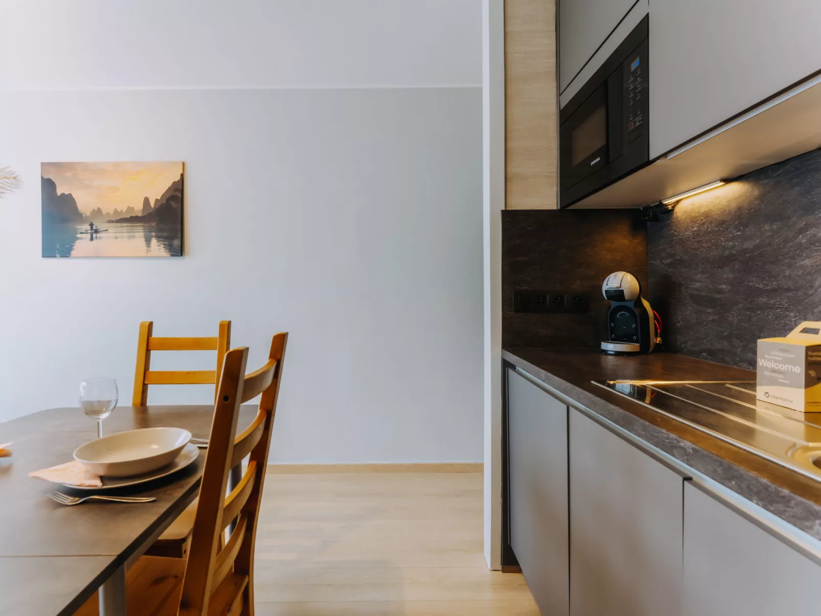 Sea view west - Binnen