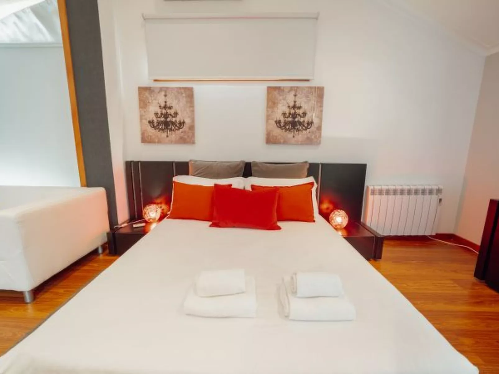 POOL & CINEMA VILLA by VACATIONY - Binnen