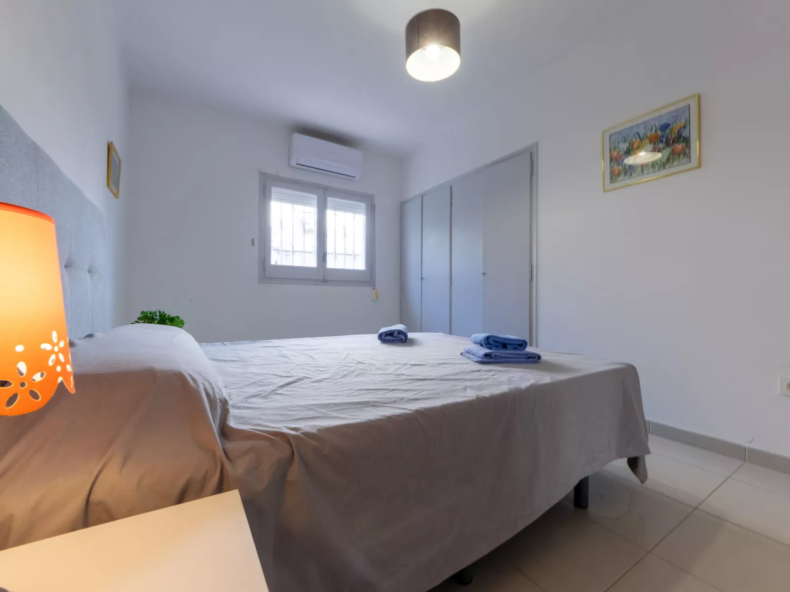 Higini Angles - Binnen