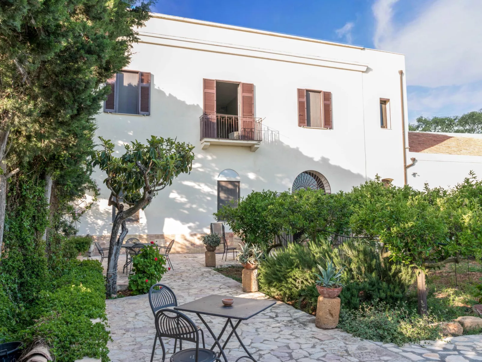 Anwesen mit Privatparkplatz - Buiten