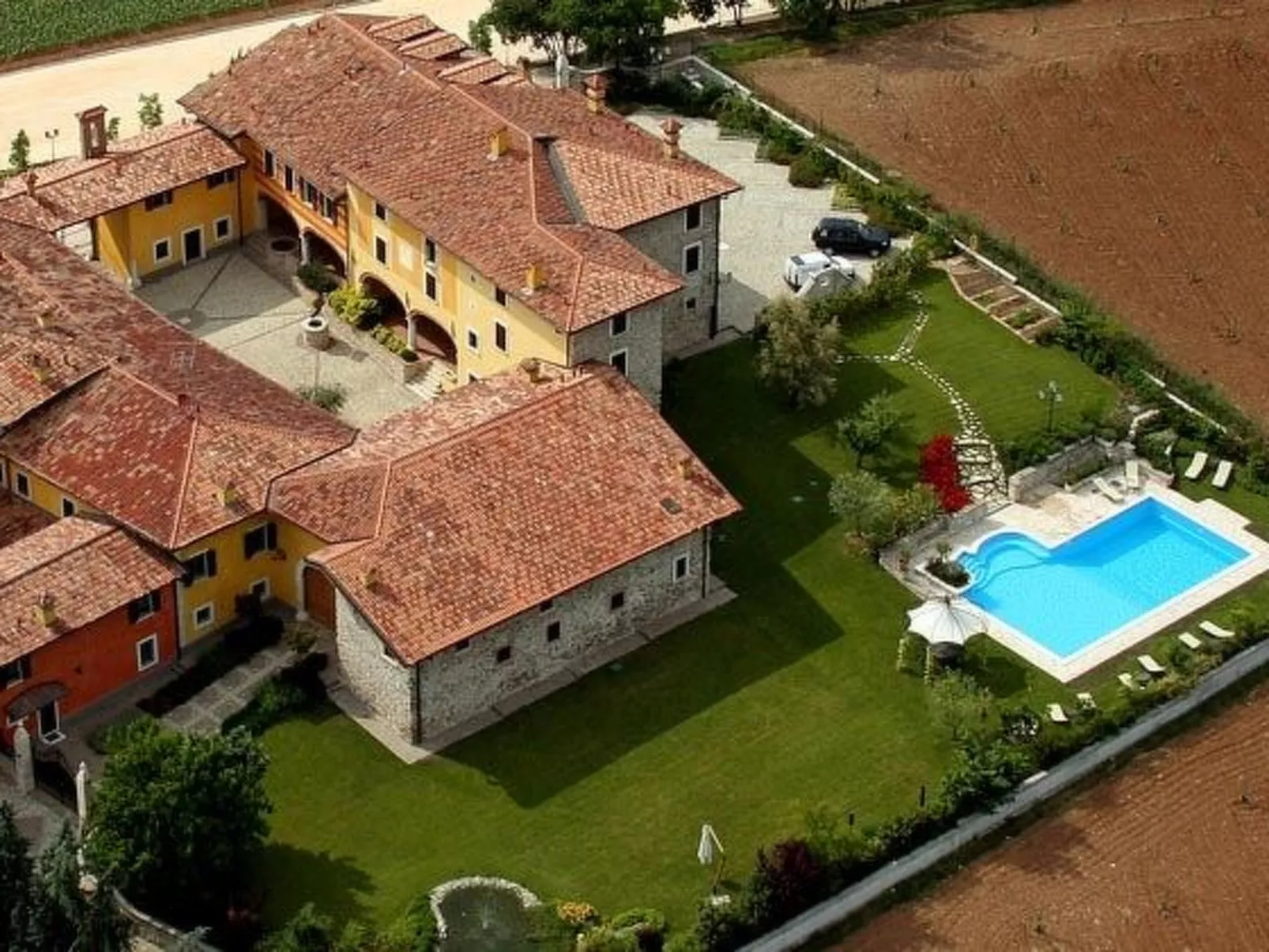 Gelbes Zimmer - Buiten