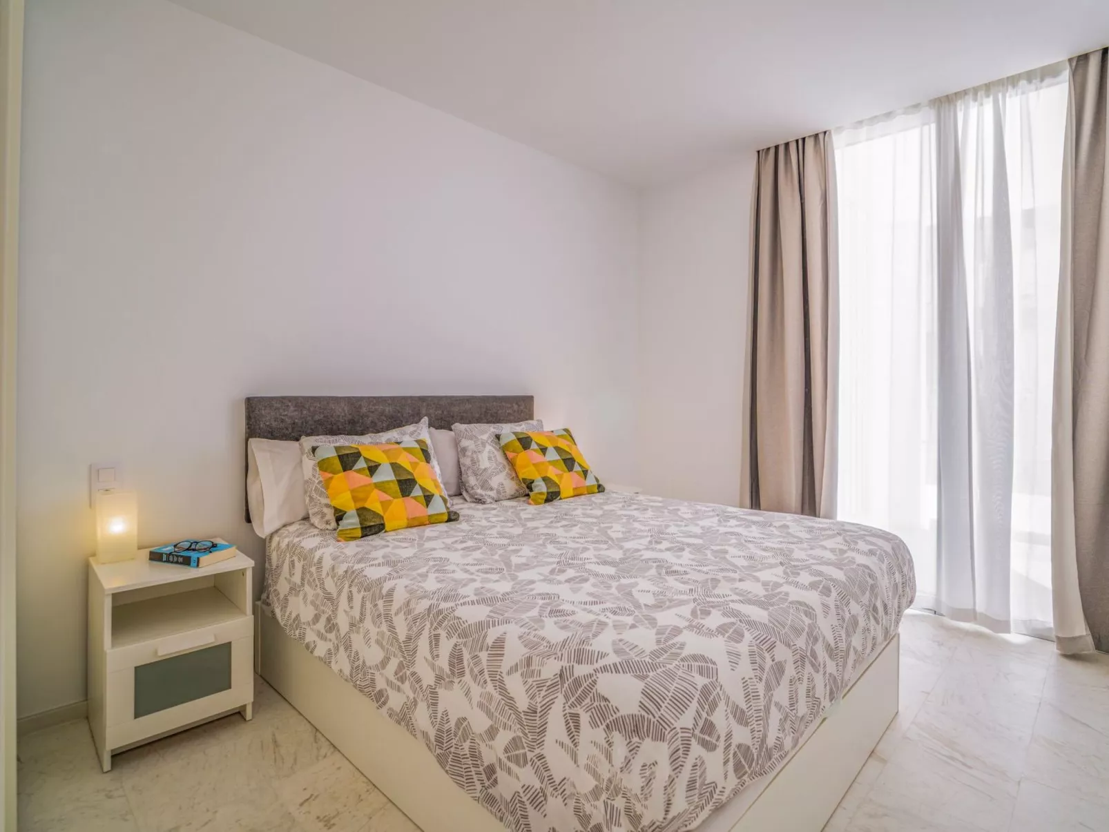 Schönes Appartement Pool und Strand - Binnen