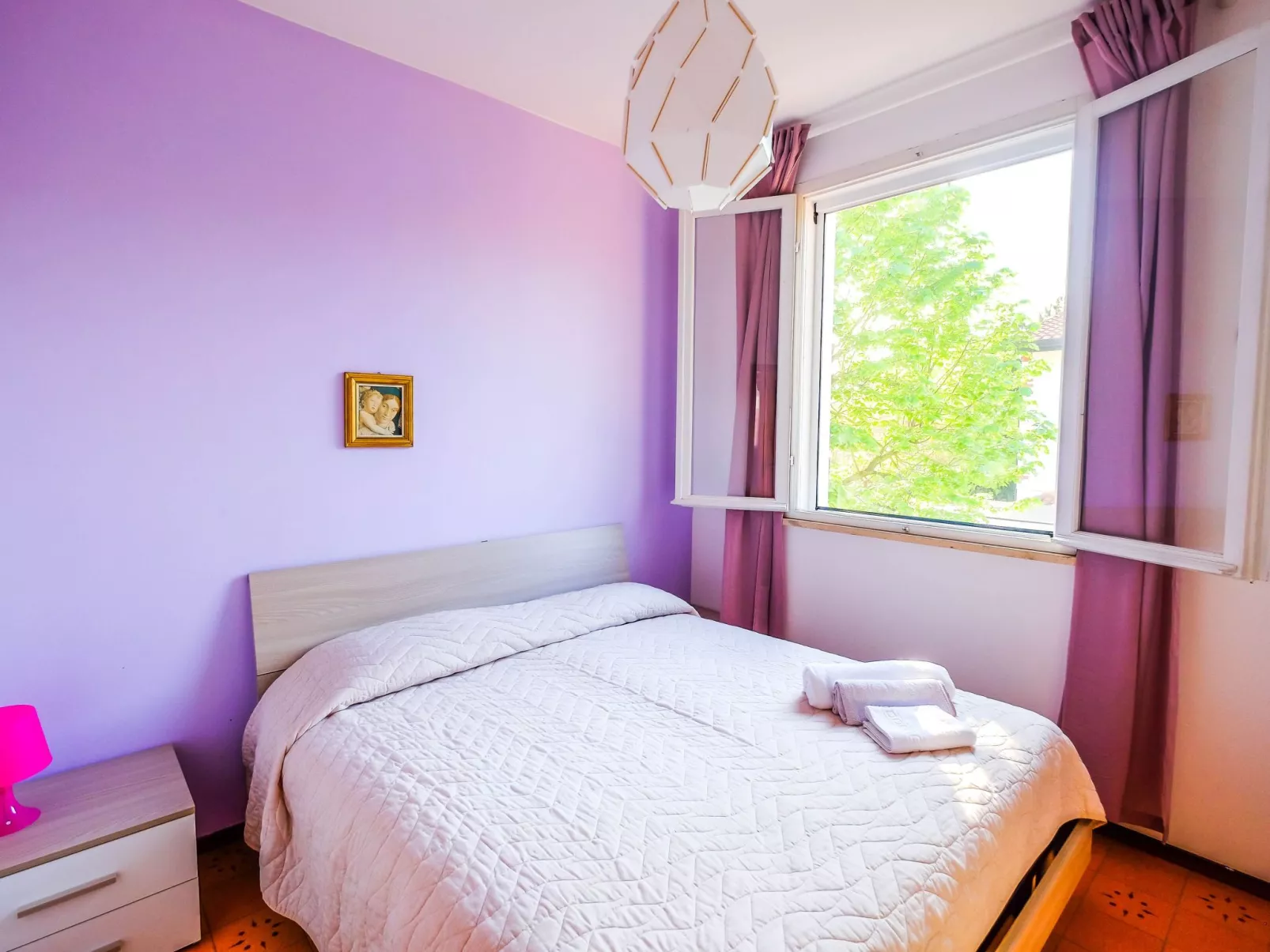 Cottage mit großem Garten, Klima, 6 Gäste - Binnen