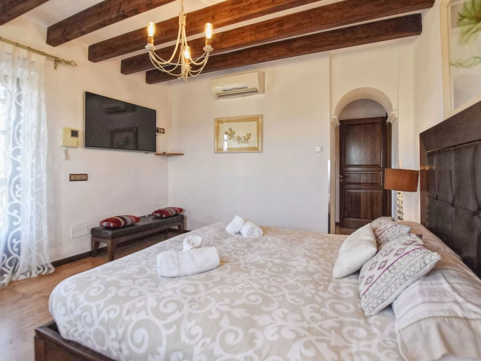 Wunderschönes Ferienhaus in Ariany mit Privatem Pool - Binnen