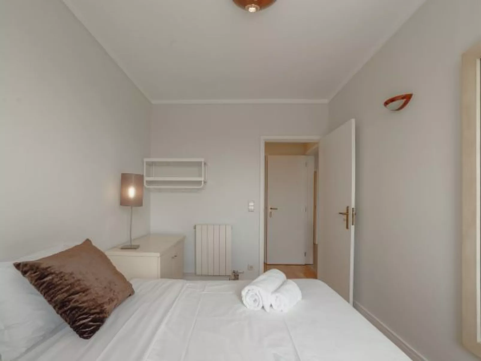 DOWNTOWN GRAND TOWER VIEW by VACATIONY - Binnen