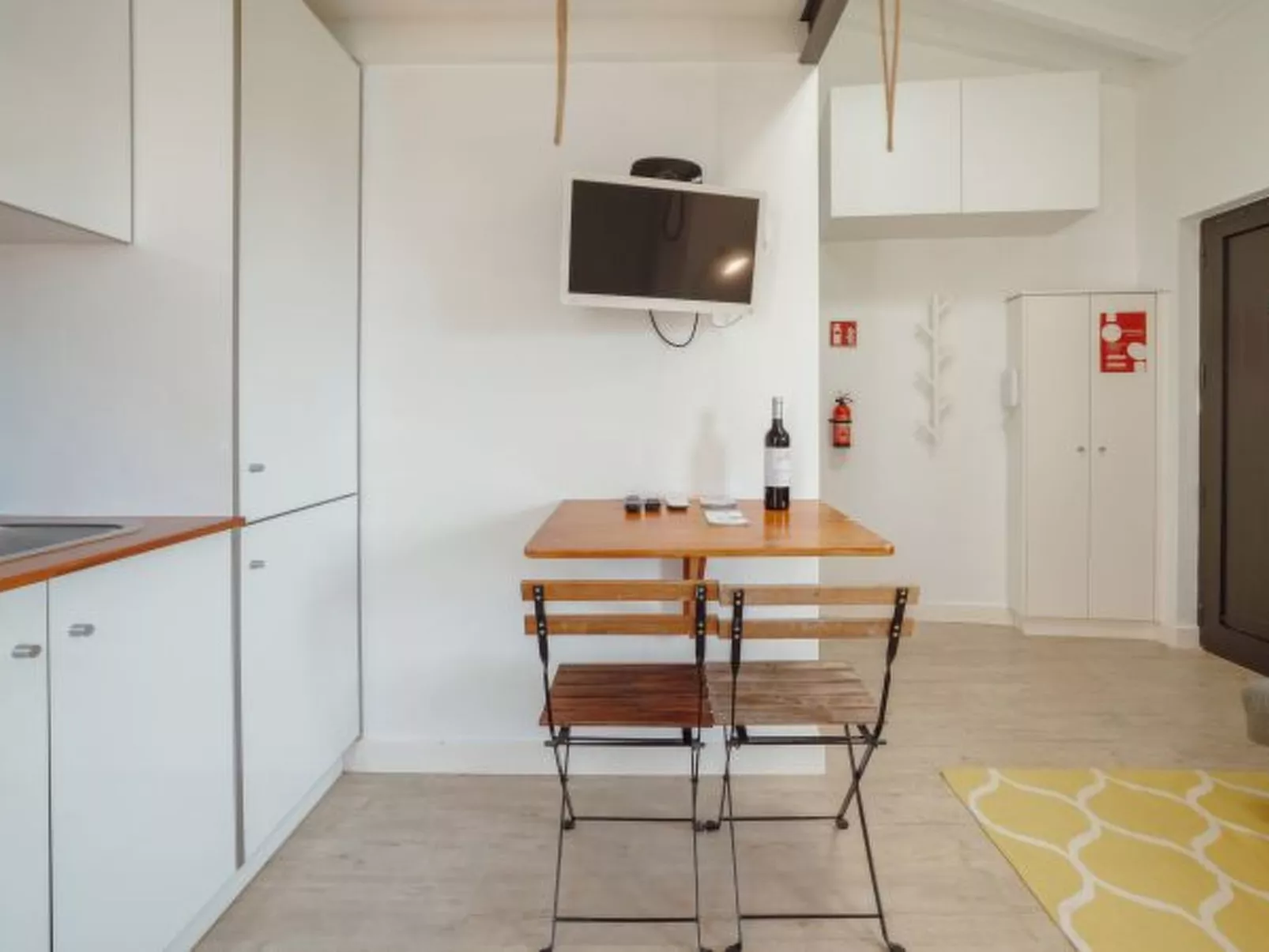 MEZZANINE STYLISH APARTMENT P by VACATIONY - Binnen