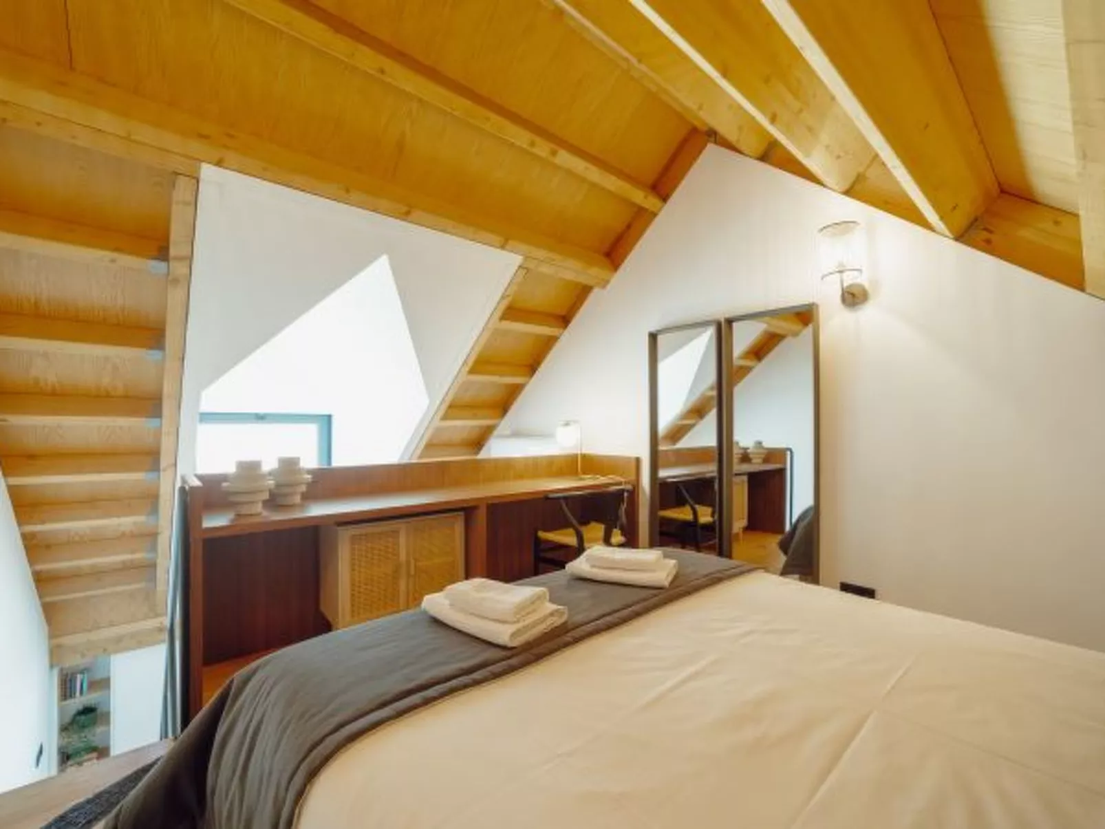 ELEGANT DOWNTOWN APARTMENT by VACATIONY - Binnen