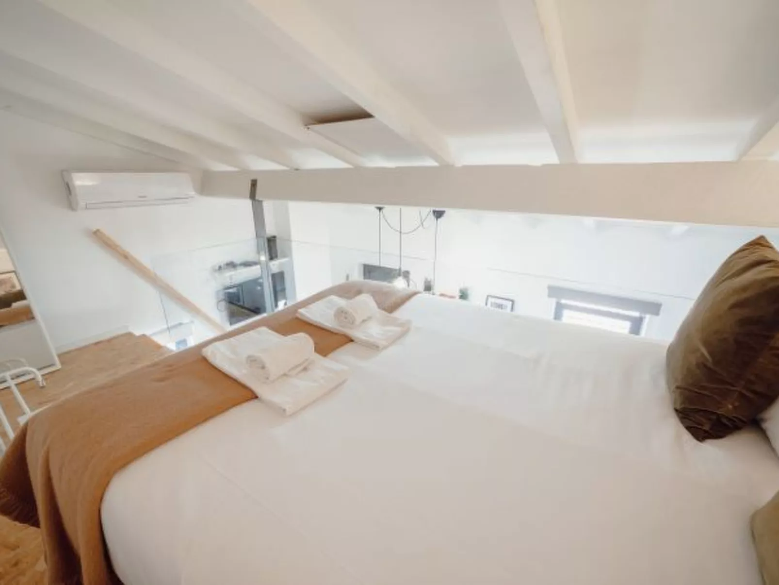 MEZZANINE STYLISH APARTMENT U by VACATIONY - Binnen