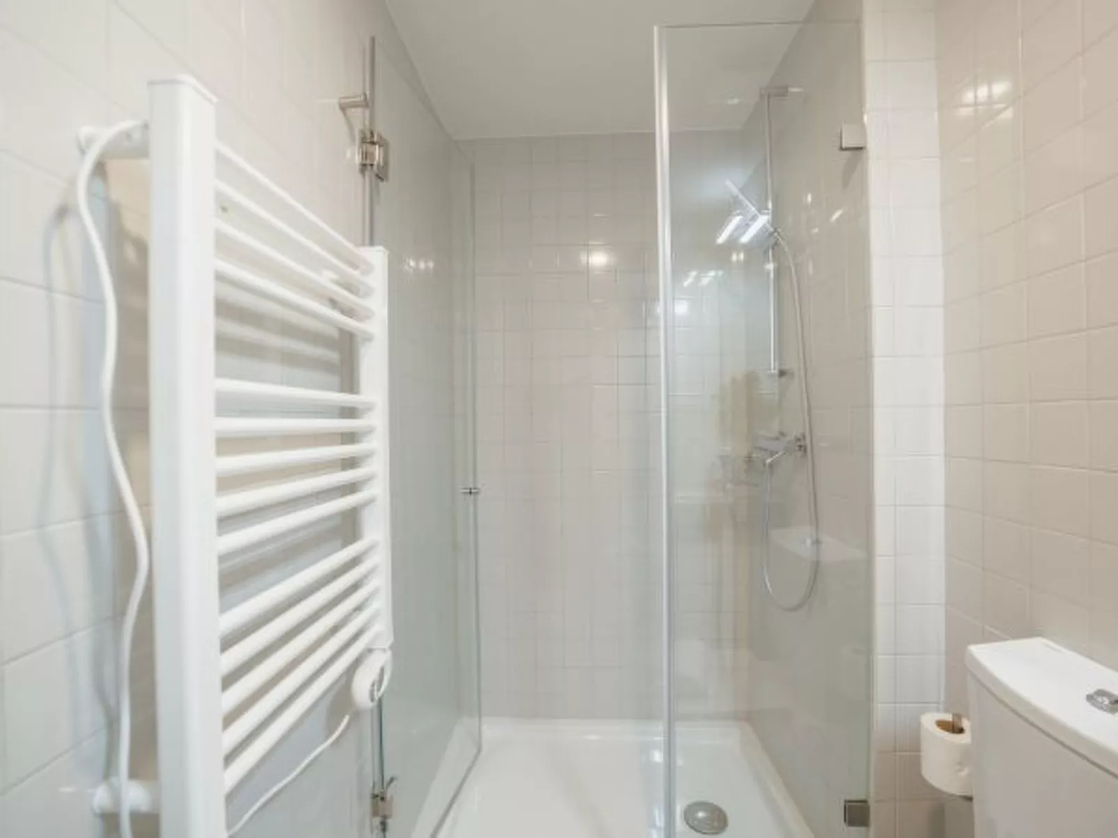 HOME WITH A POOL by VACATIONY - Binnen