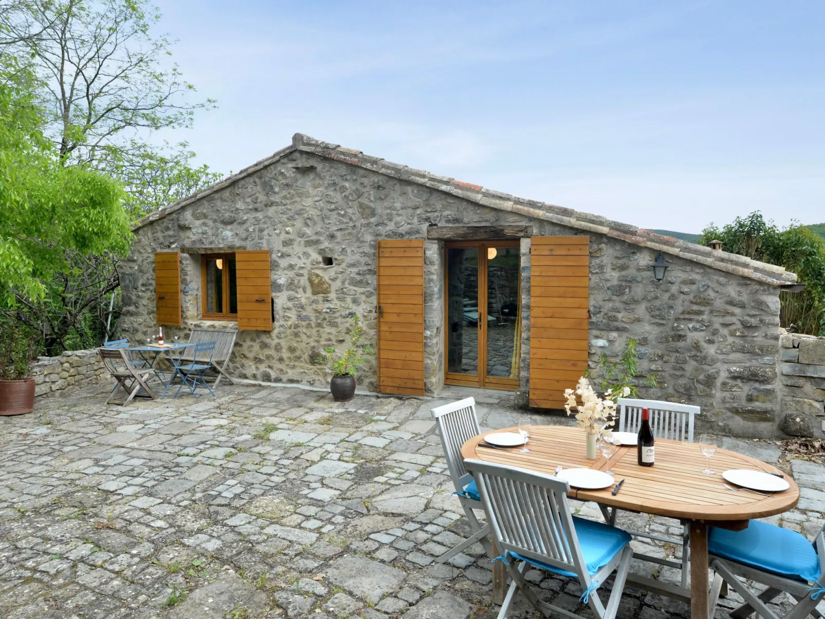 "Gîte La Calade" mit Pool - Buiten