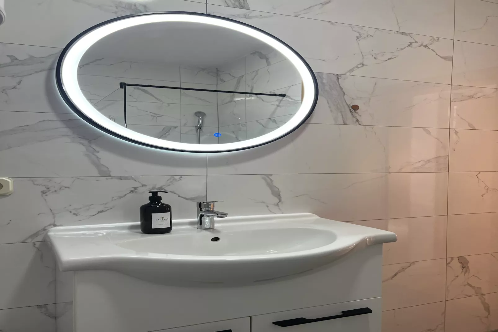 Apartment Lavaran 3 - Badkamer