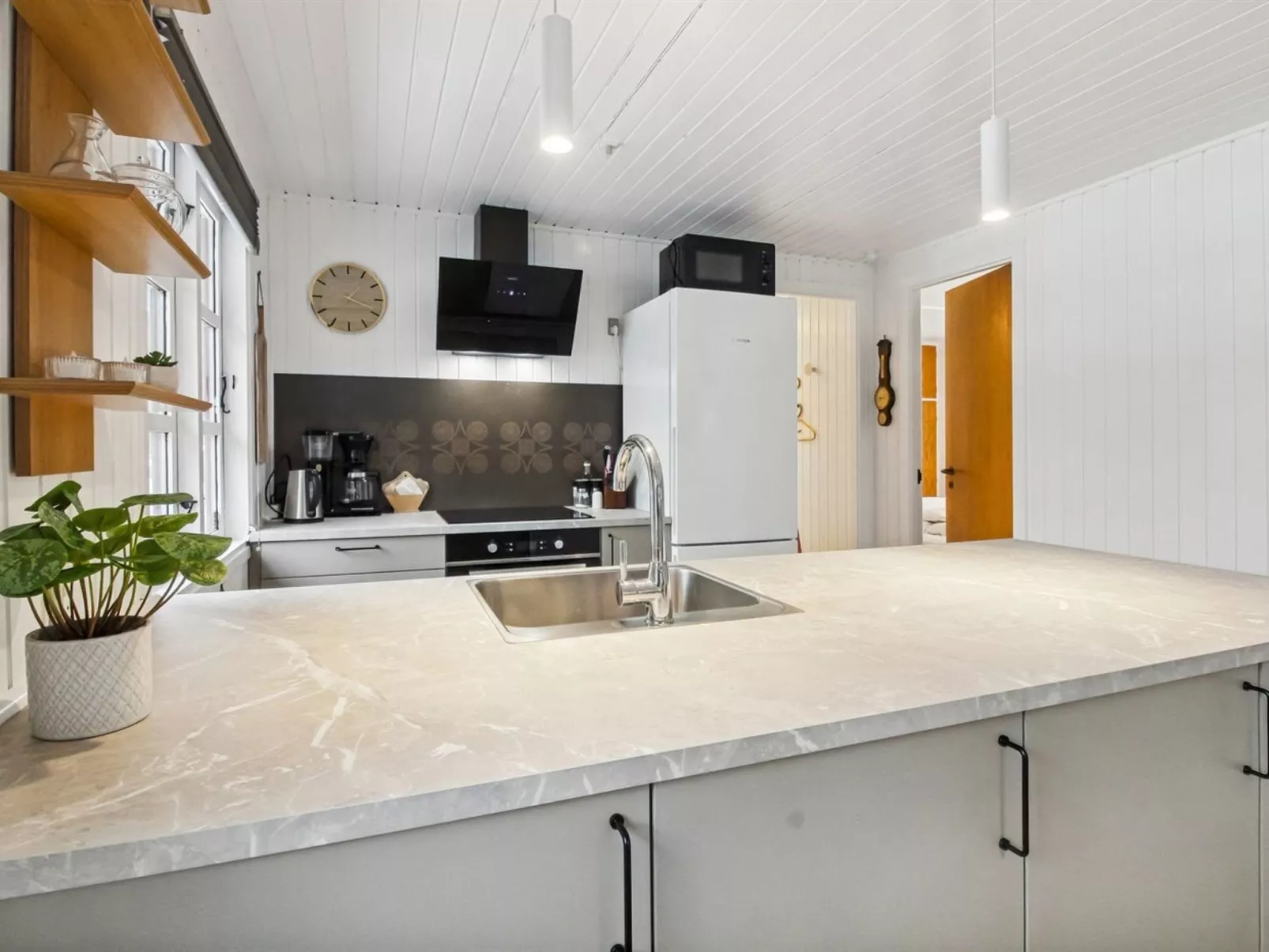 "Hubertina" - 30km from the sea - Binnen