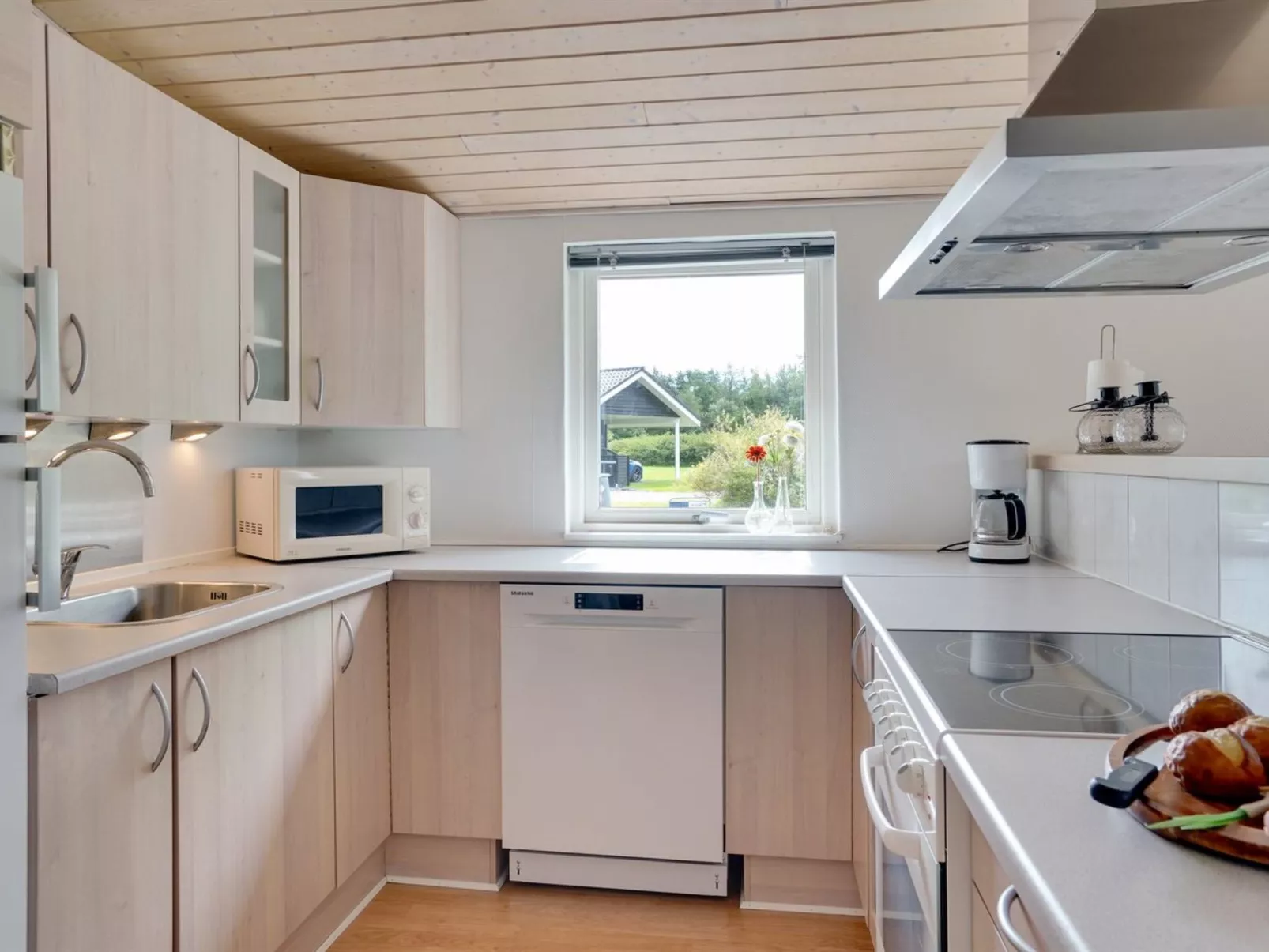 "Alvi" - 400m to the fjord - Binnen