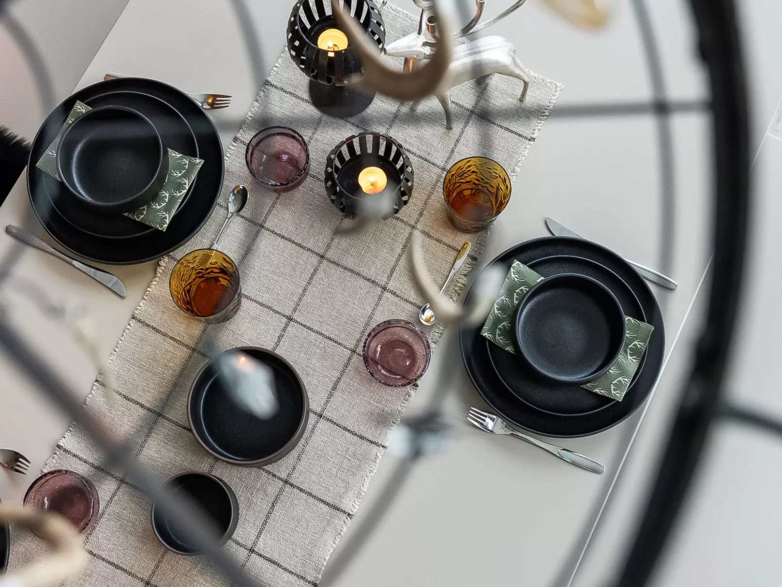 Loma-saaga 3 - Binnen