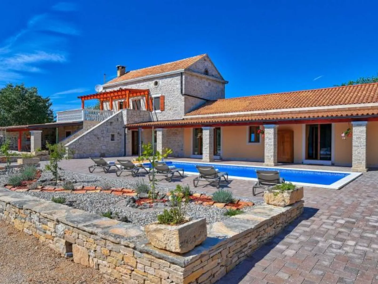 Villa Jacassa with heated pool and jacuzzi - Image-tags.info