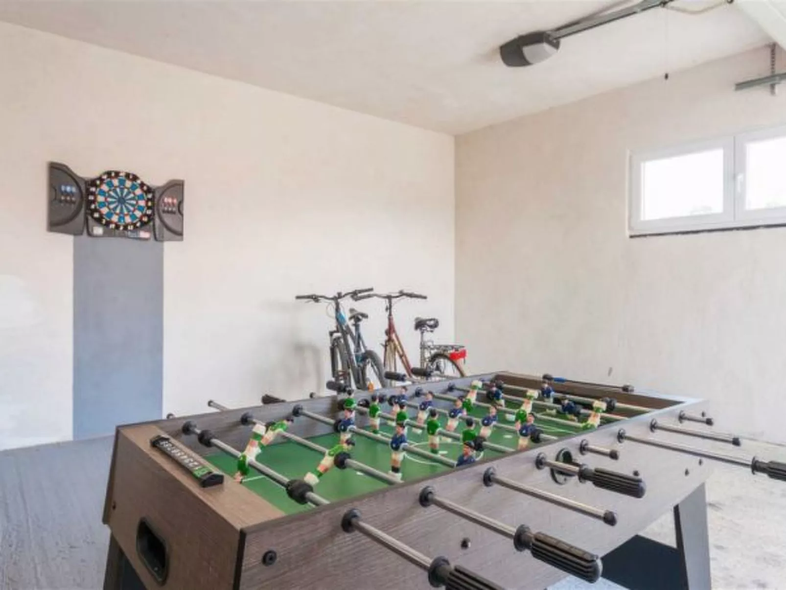 Holiday house Flora with pool - Image-tags.info