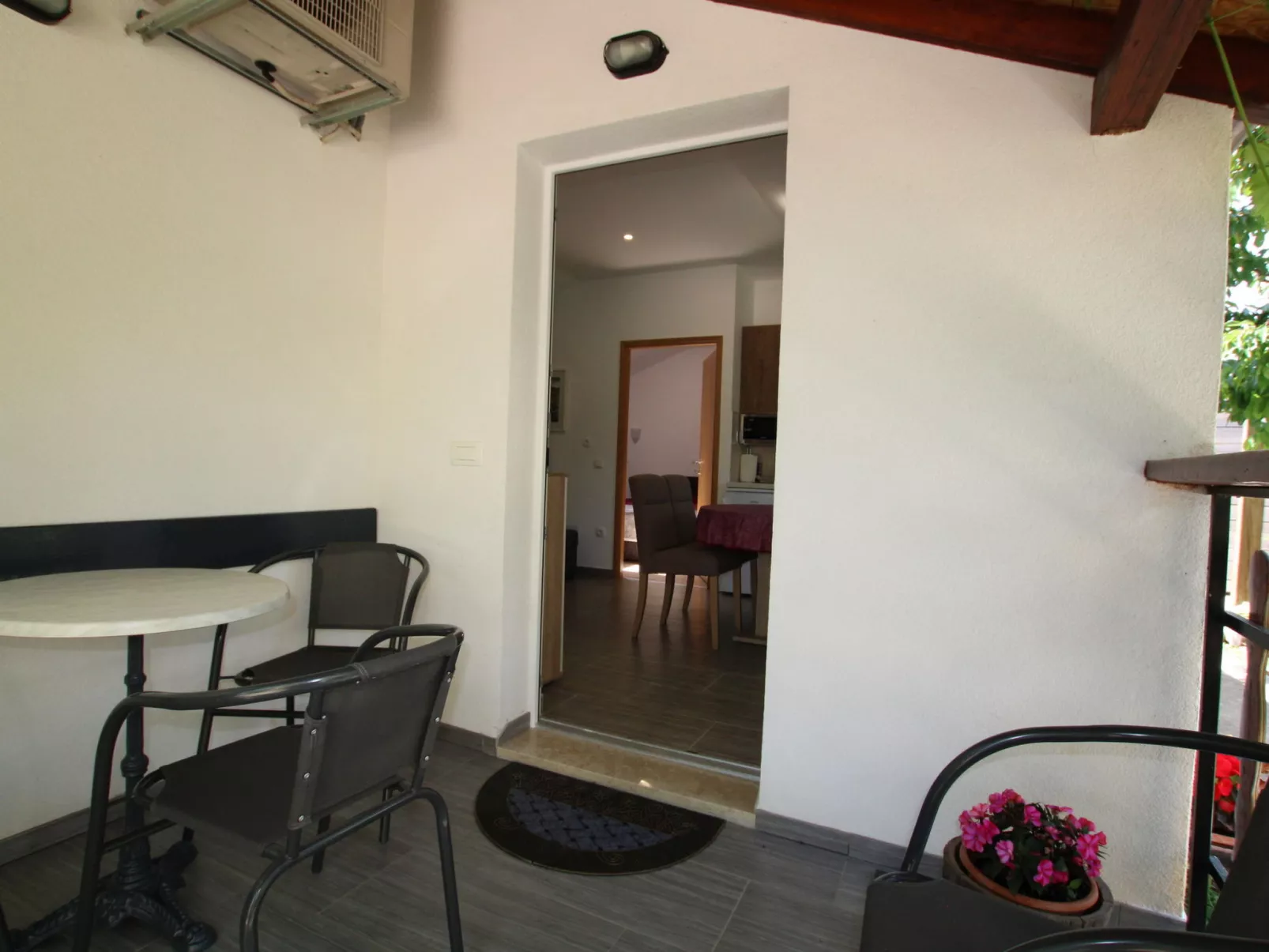 Apartment Green Garden / HR-11058-01 - Image-tags.info