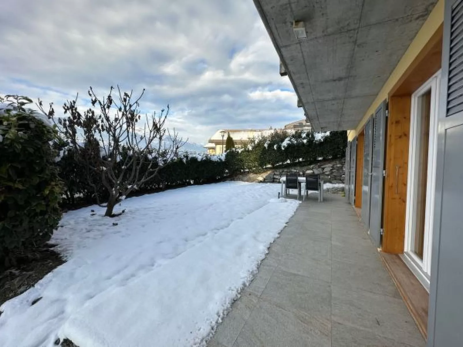 Why not à 5 mns de Sion - Buiten