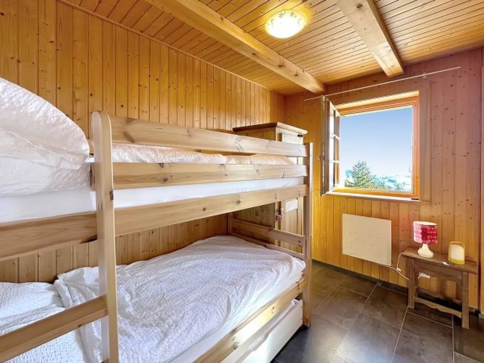 Tiny House facing the Alps - Ski in and out - Binnen