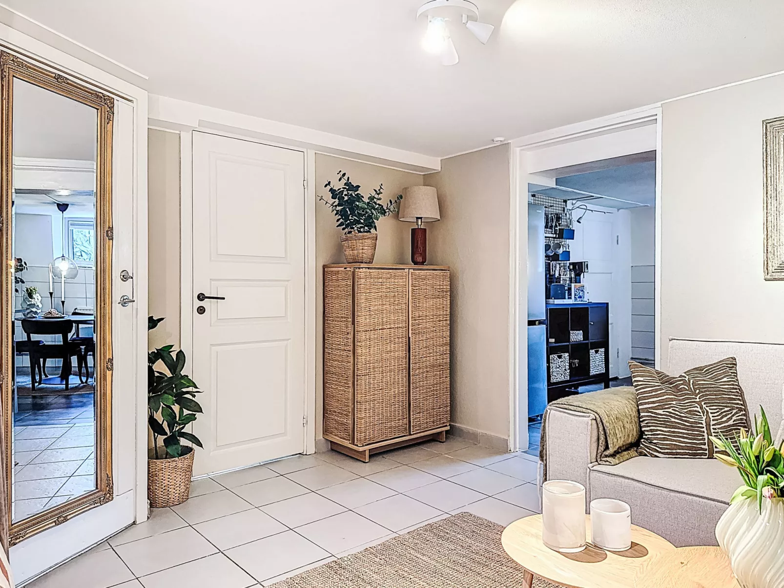 Vårhemsplatsen - Binnen