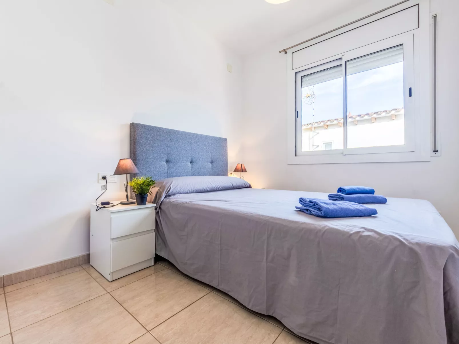 Higini Angles - Binnen