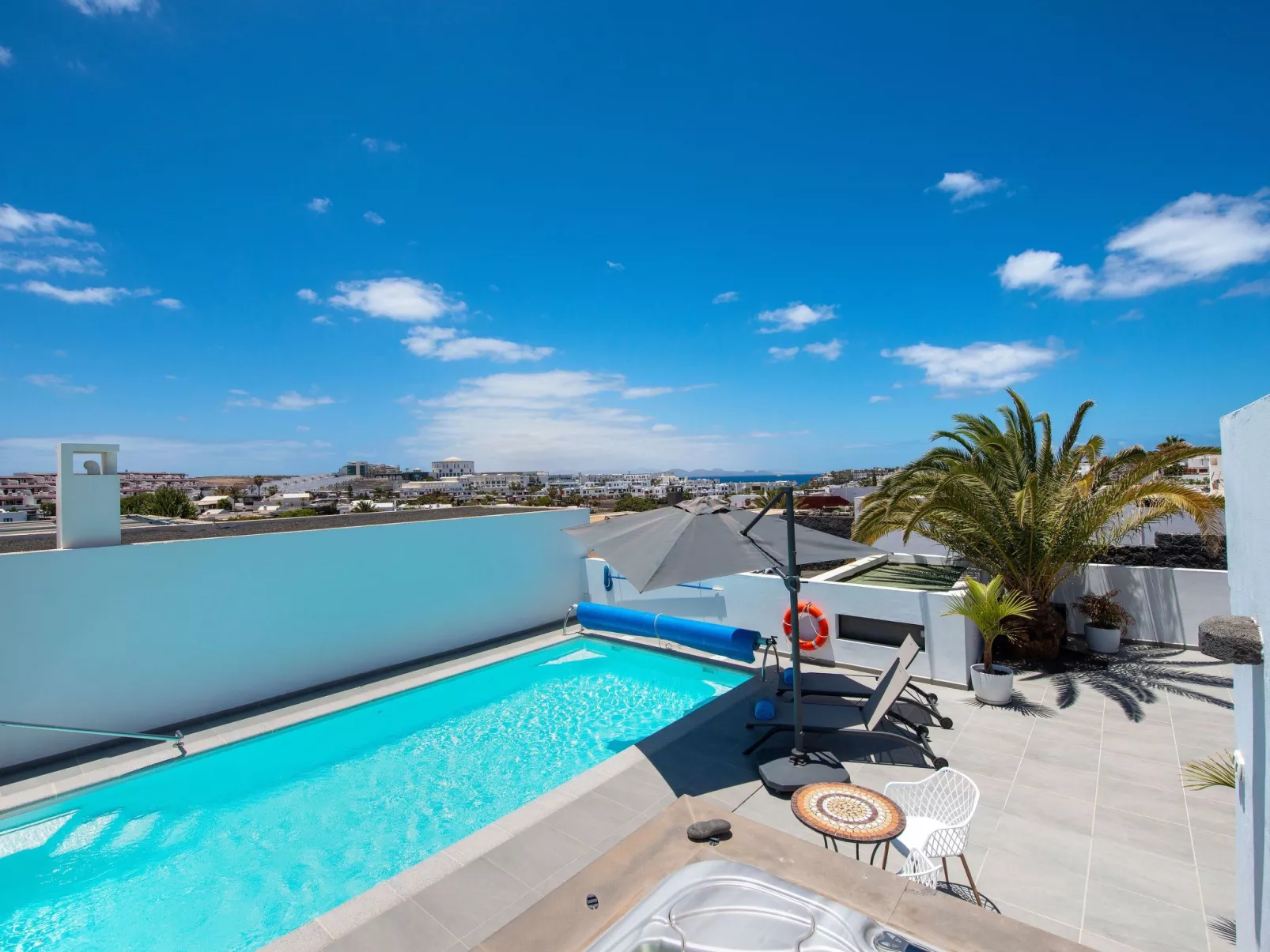 Mit Whirlpool - Buiten