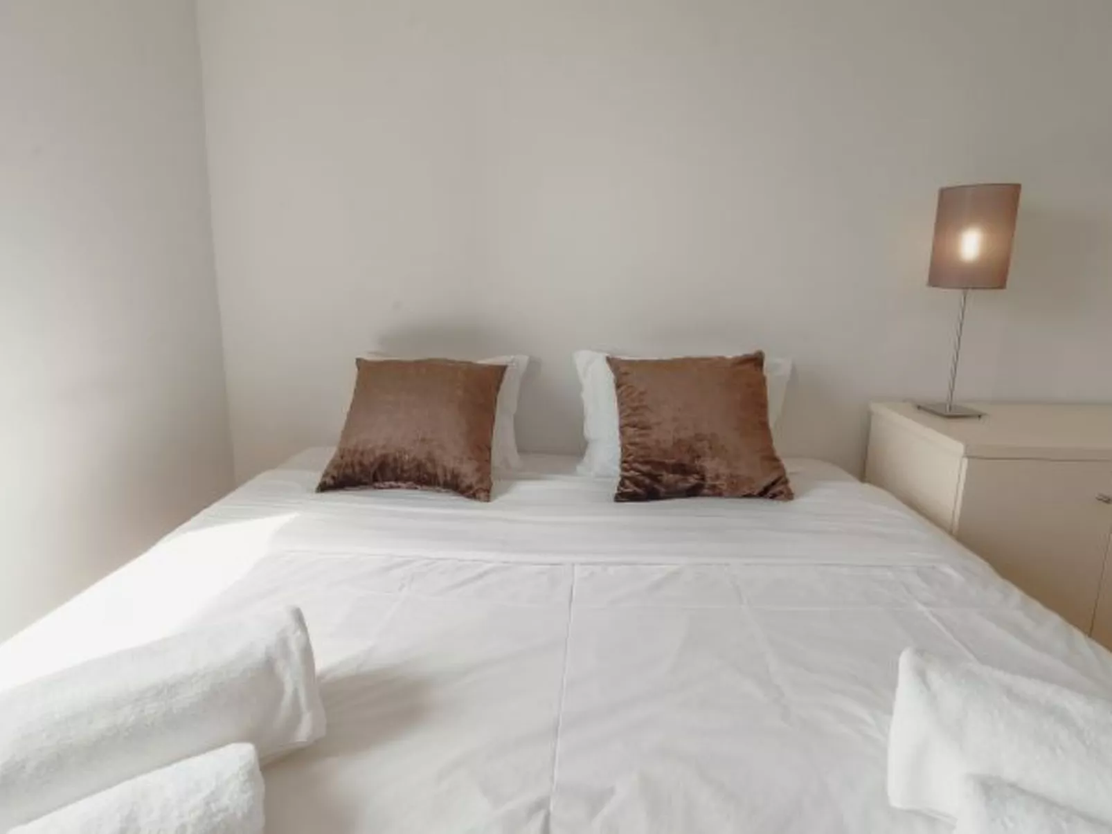 DOWNTOWN GRAND TOWER VIEW by VACATIONY - Binnen