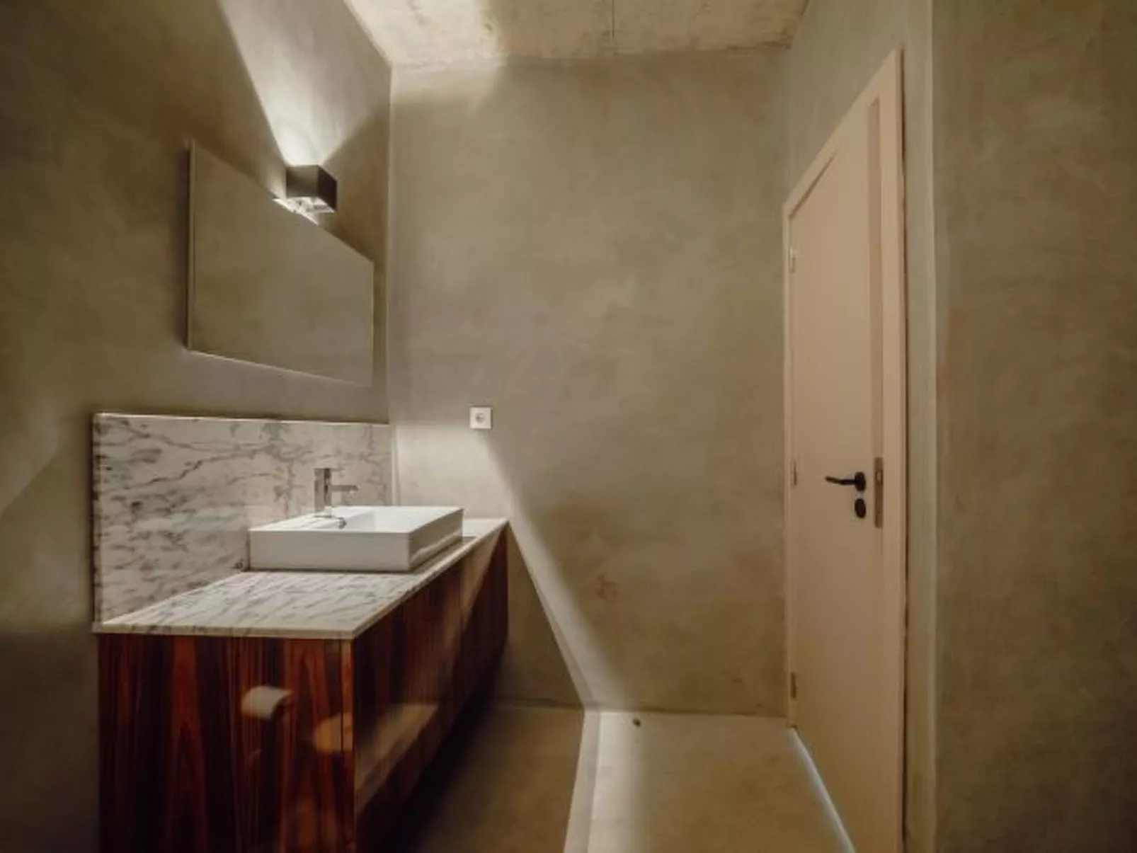 CITY CENTER PREMIUM with GARAGE by VACATIONY - Binnen