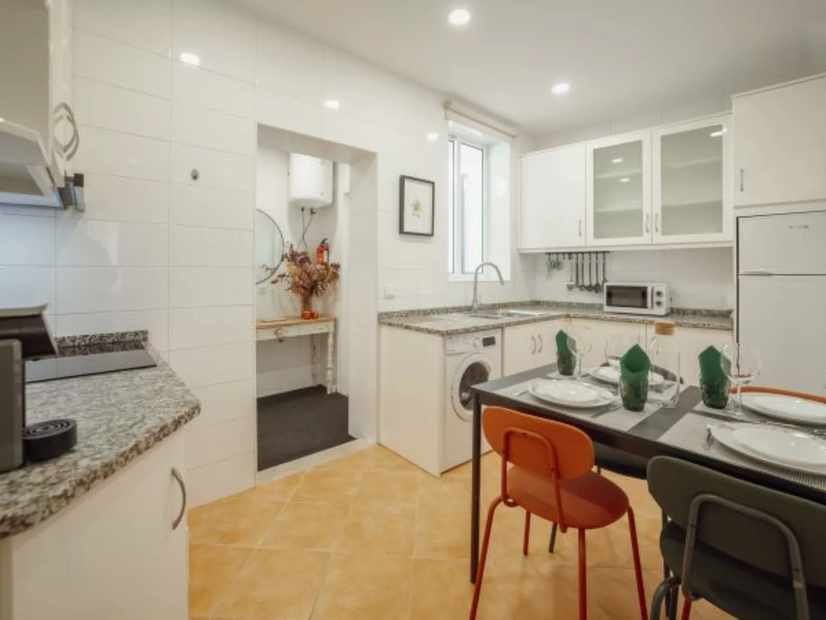 CITY CENTER COMFORT APARTMENT A by VACATIONY - Binnen