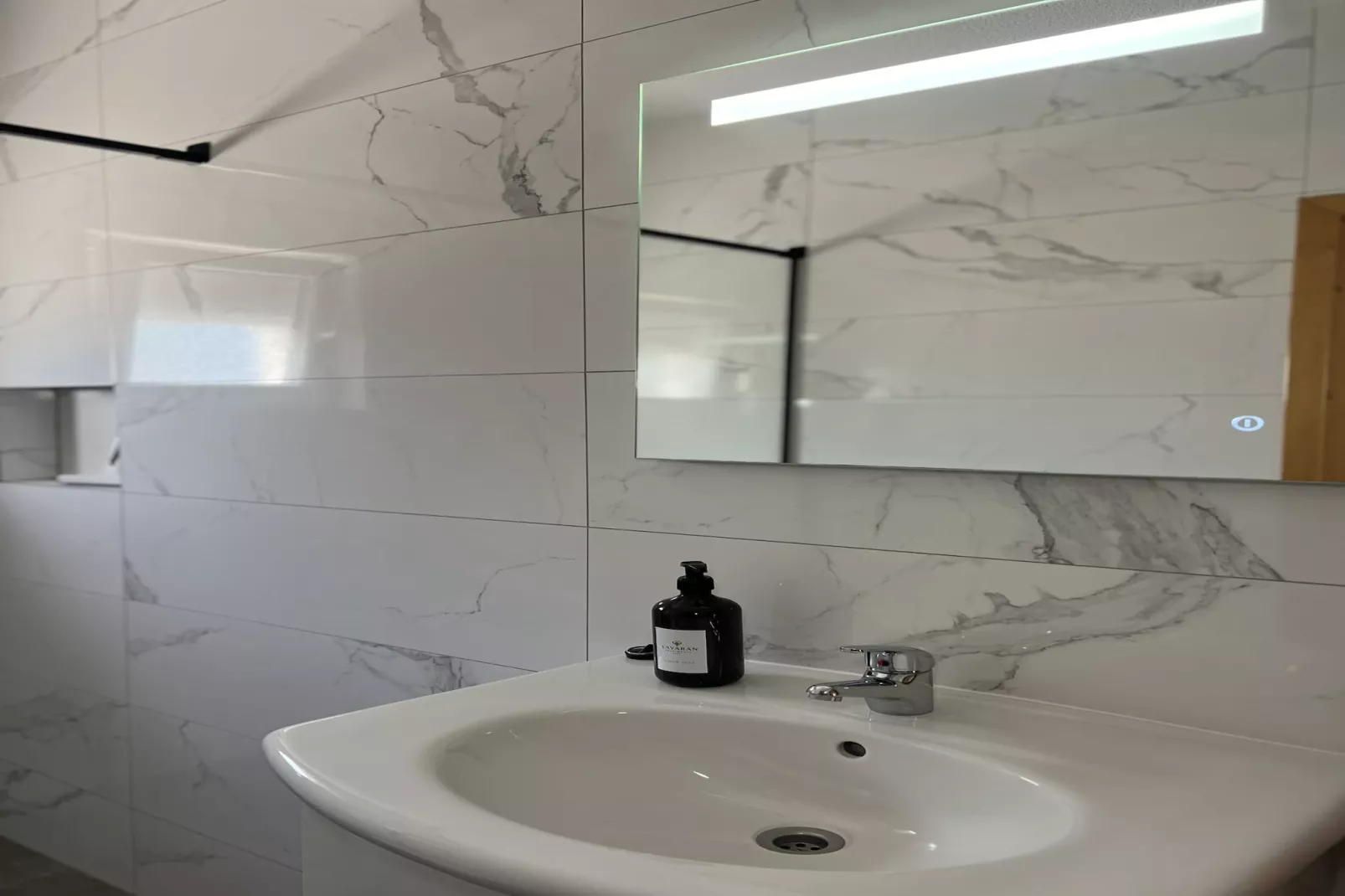 Apartment Lavaran 1 - Badkamer