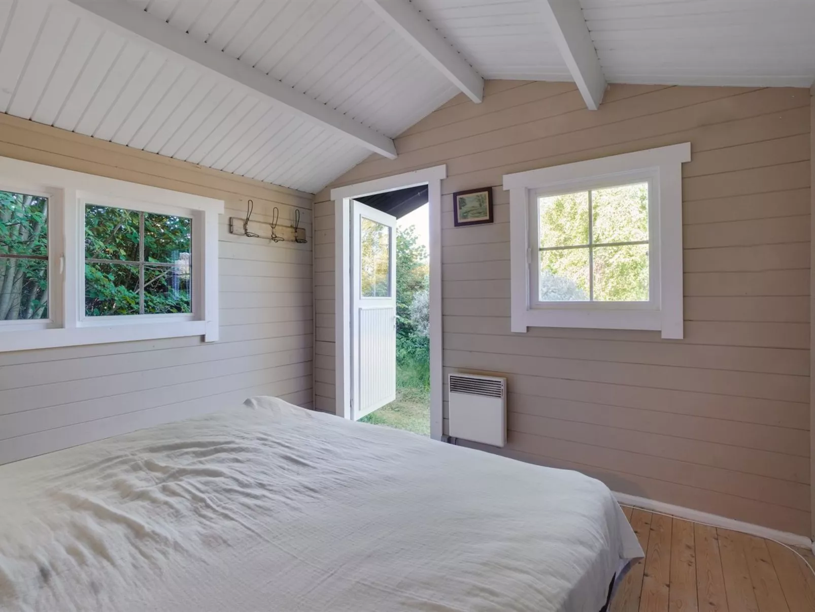 "Esaias" - 1.1km from the sea - Binnen