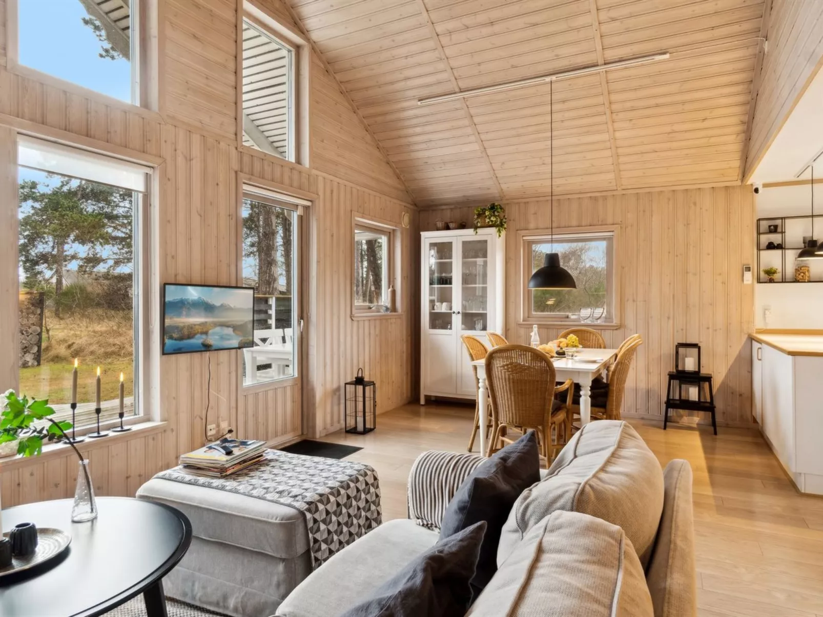 "Lavrens" - 300m from the sea - Binnen