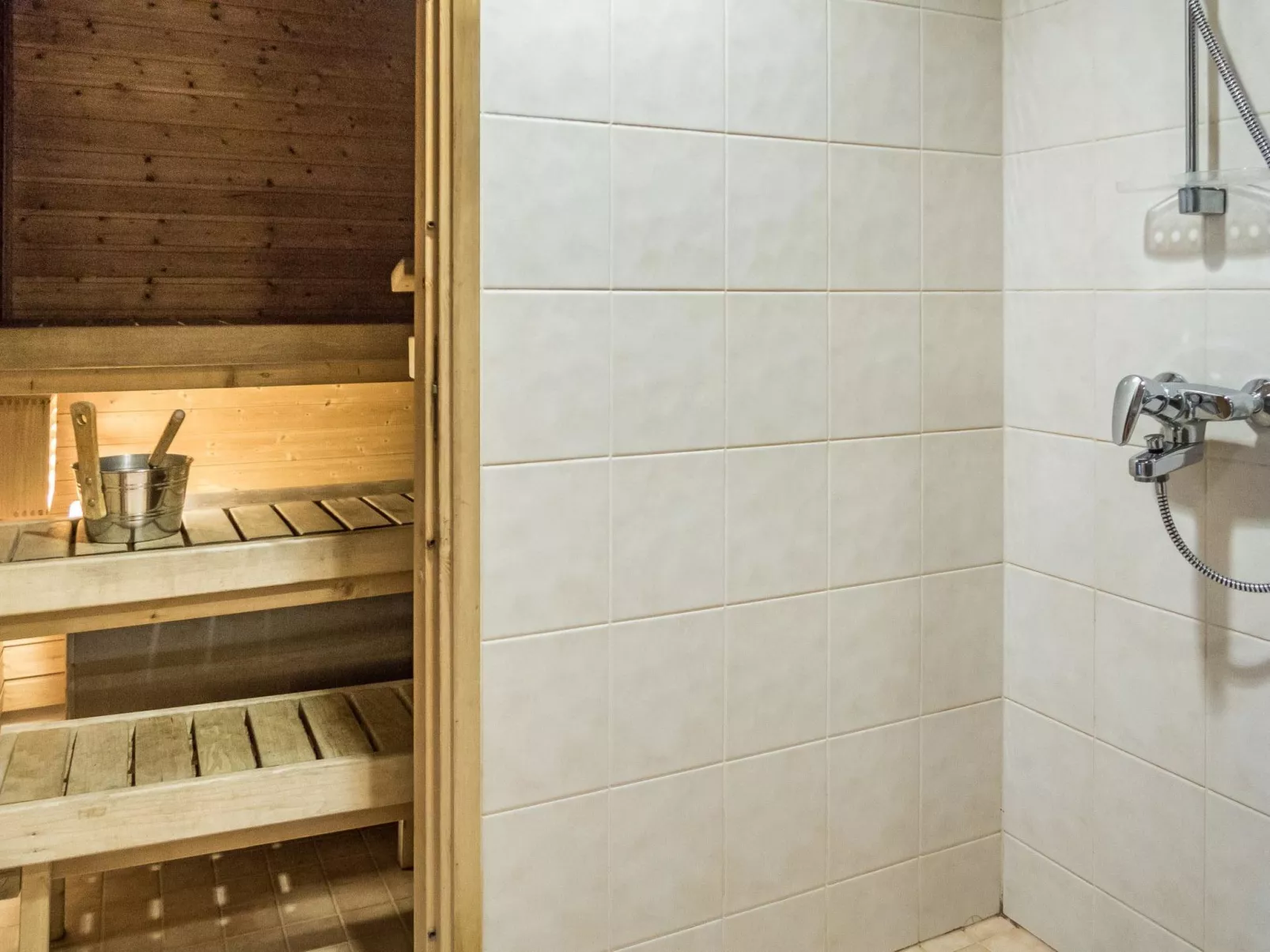 Klz 4. rubiini - Binnen