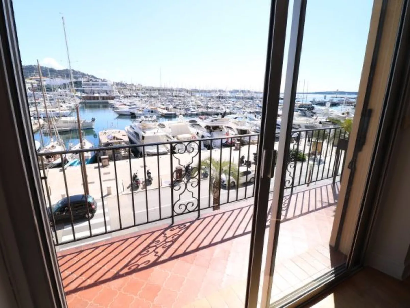 1 bedroom with view on the Old Port 267 - Image-tags.info