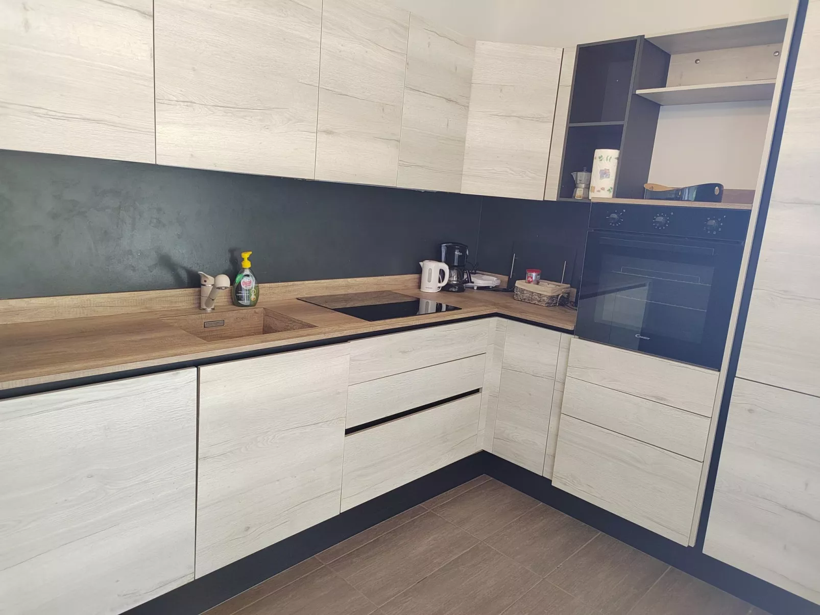 In einem spektakulären Olivenhain in einer ruhig - Image-tags.info