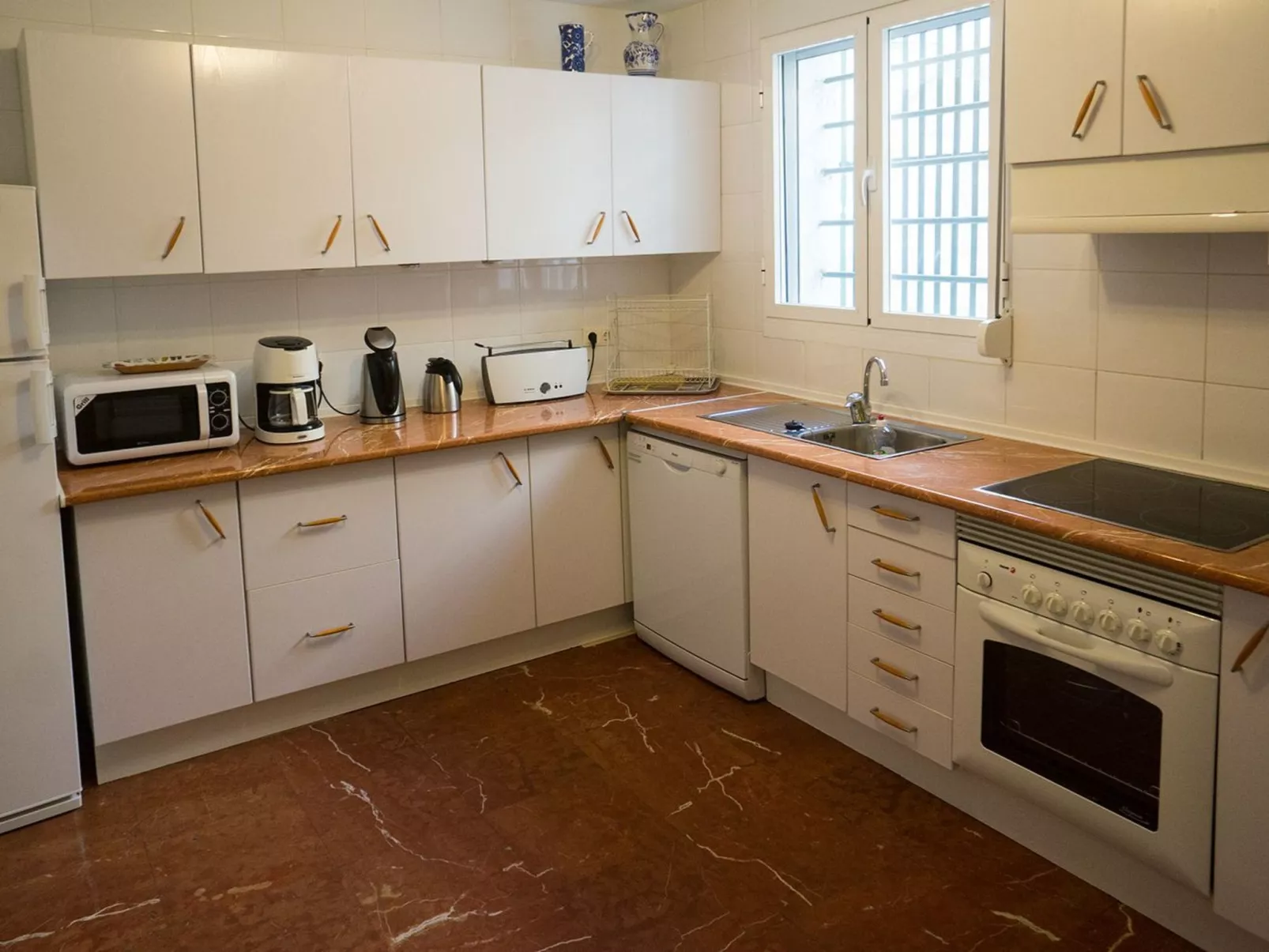 Wohnung in Cala mit Großem Balkon - Image-tags.info