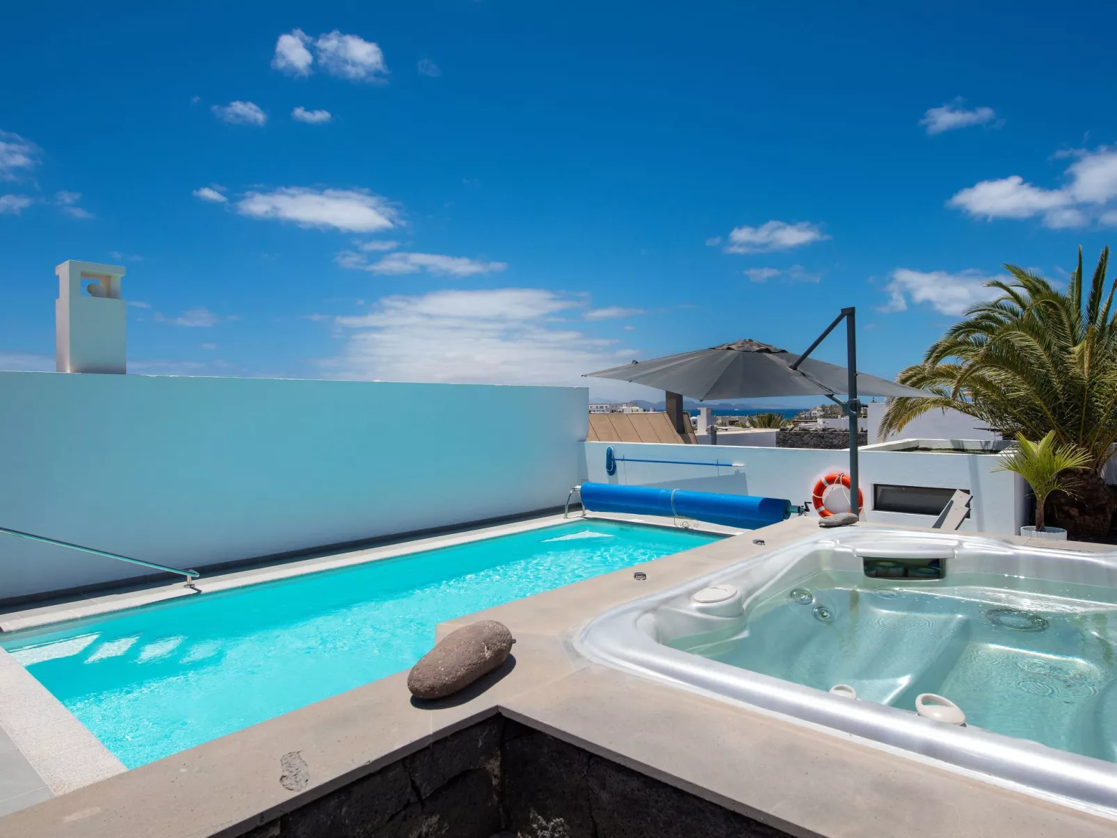 Mit Whirlpool - Buiten