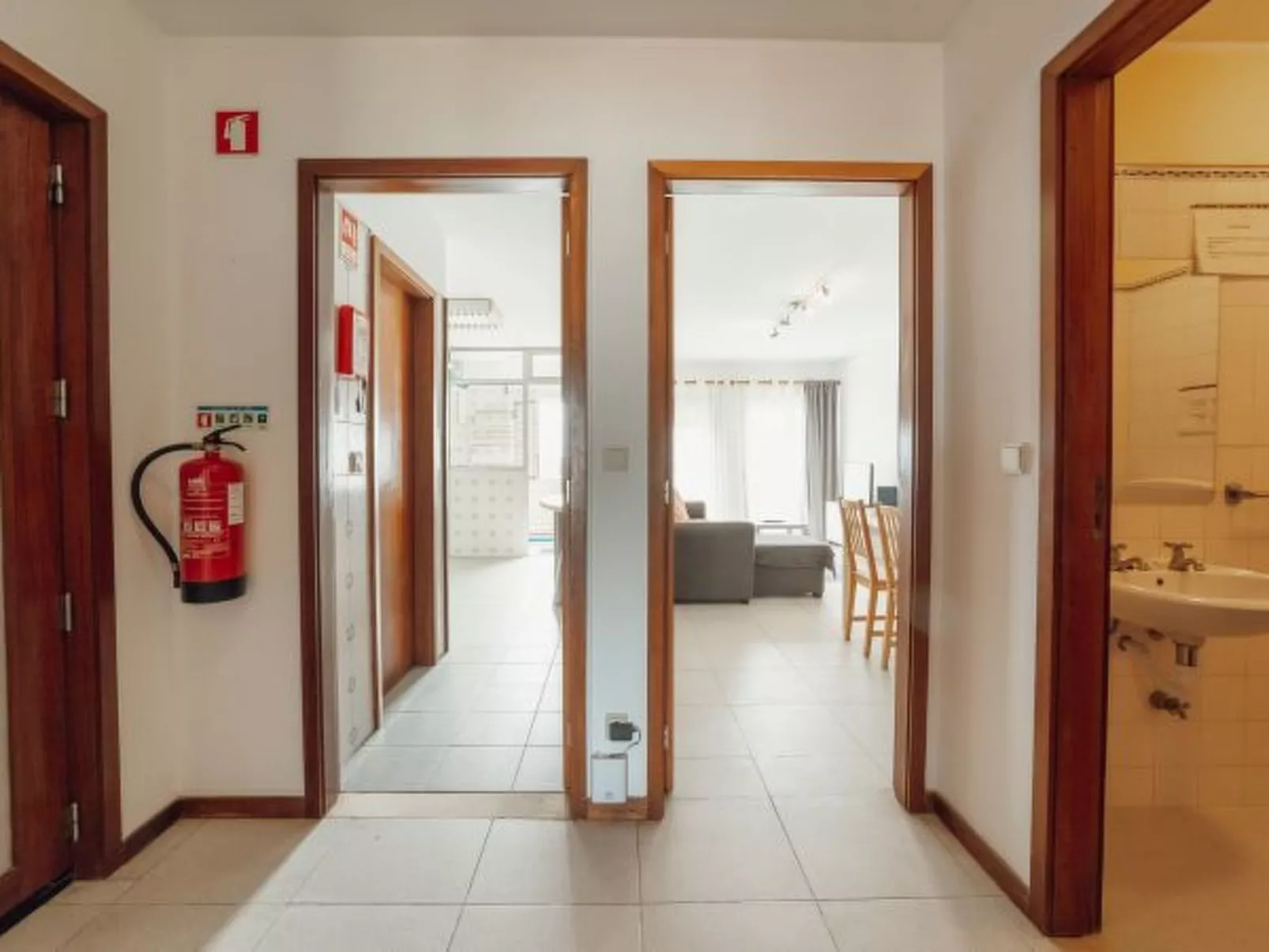 ESPINHO MODERN 3 BEDROOM APARTMENT by VACATIONY - Binnen