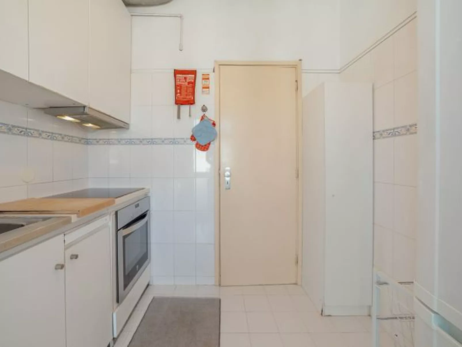 DOWNTOWN CLASSIC WITH TERRACE by VACATIONY - Binnen