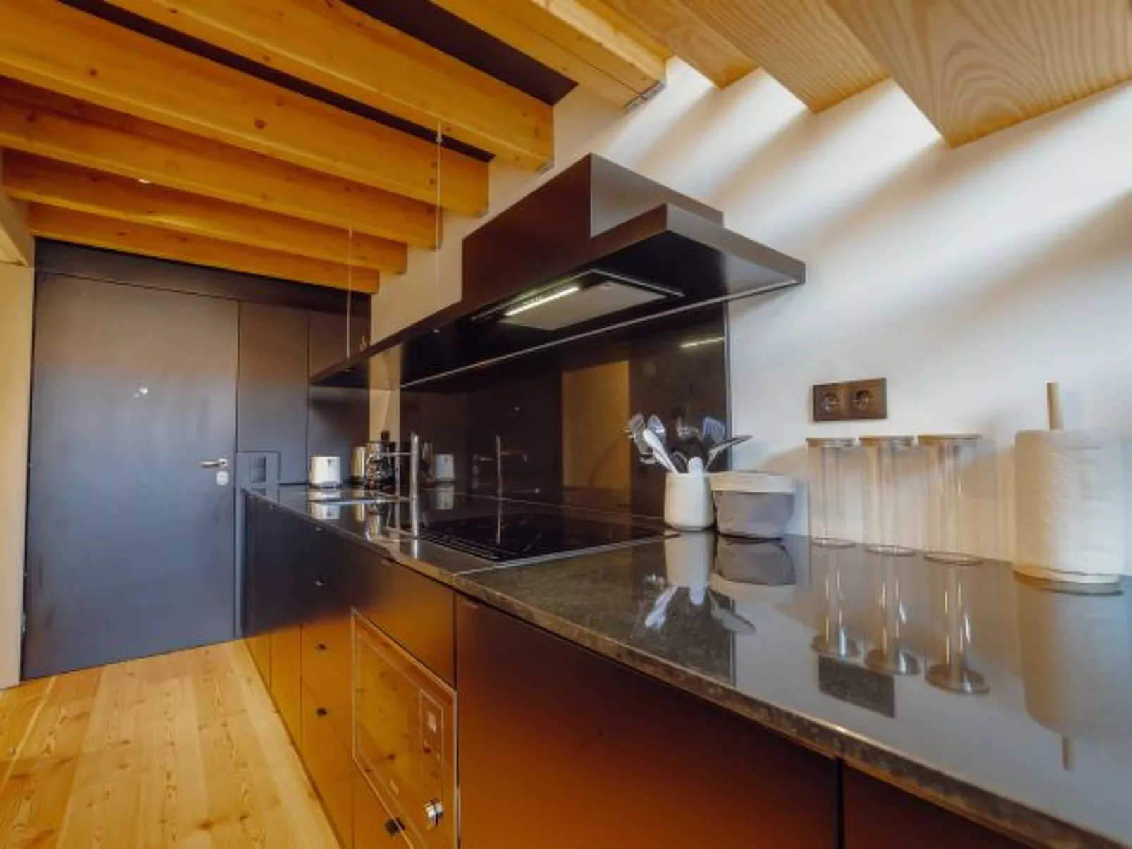 ELEGANT DOWNTOWN APARTMENT by VACATIONY - Binnen