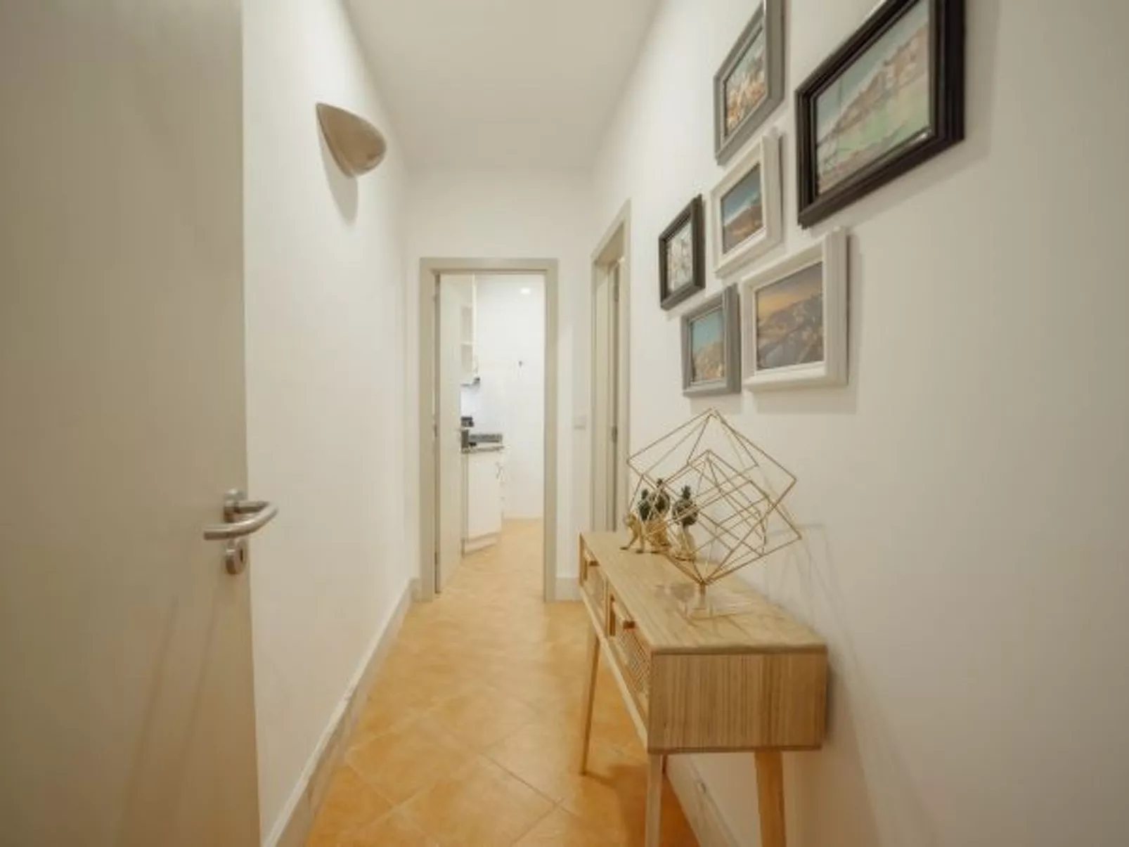 CITY CENTER COMFORT APARTMENT A by VACATIONY - Binnen