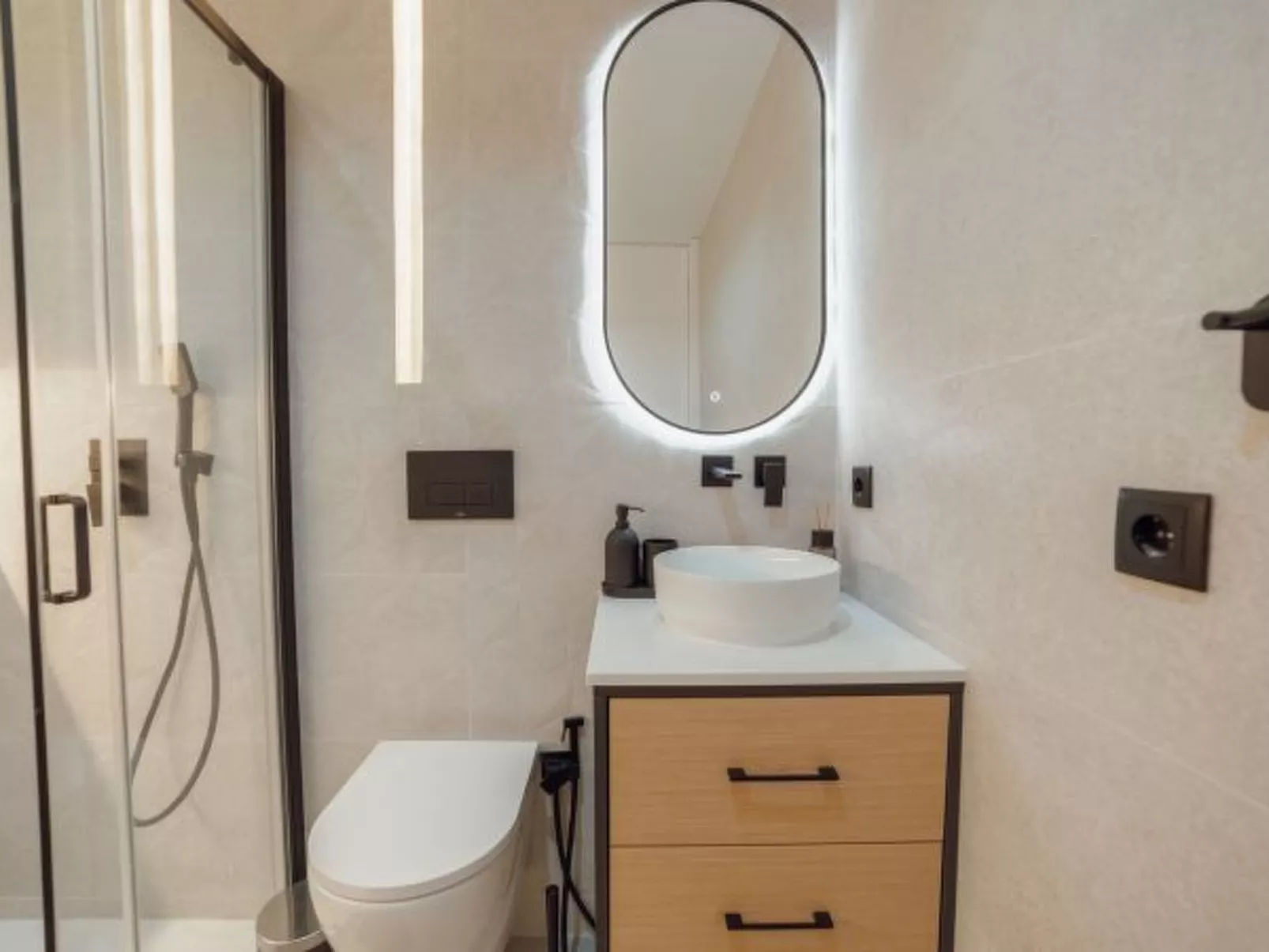 DOWNTOWN PREMIUM with BALCONY by VACATIONY - Binnen