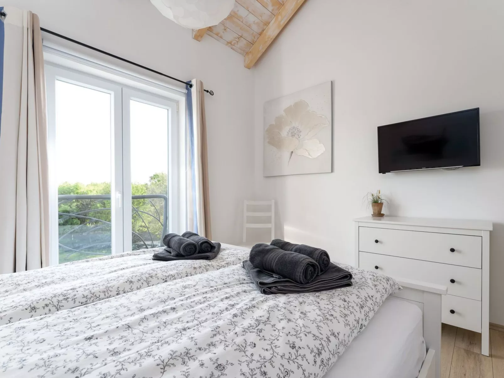 Eine luxuriöse Villa "Maslina" mit Pool und Grill - Binnen