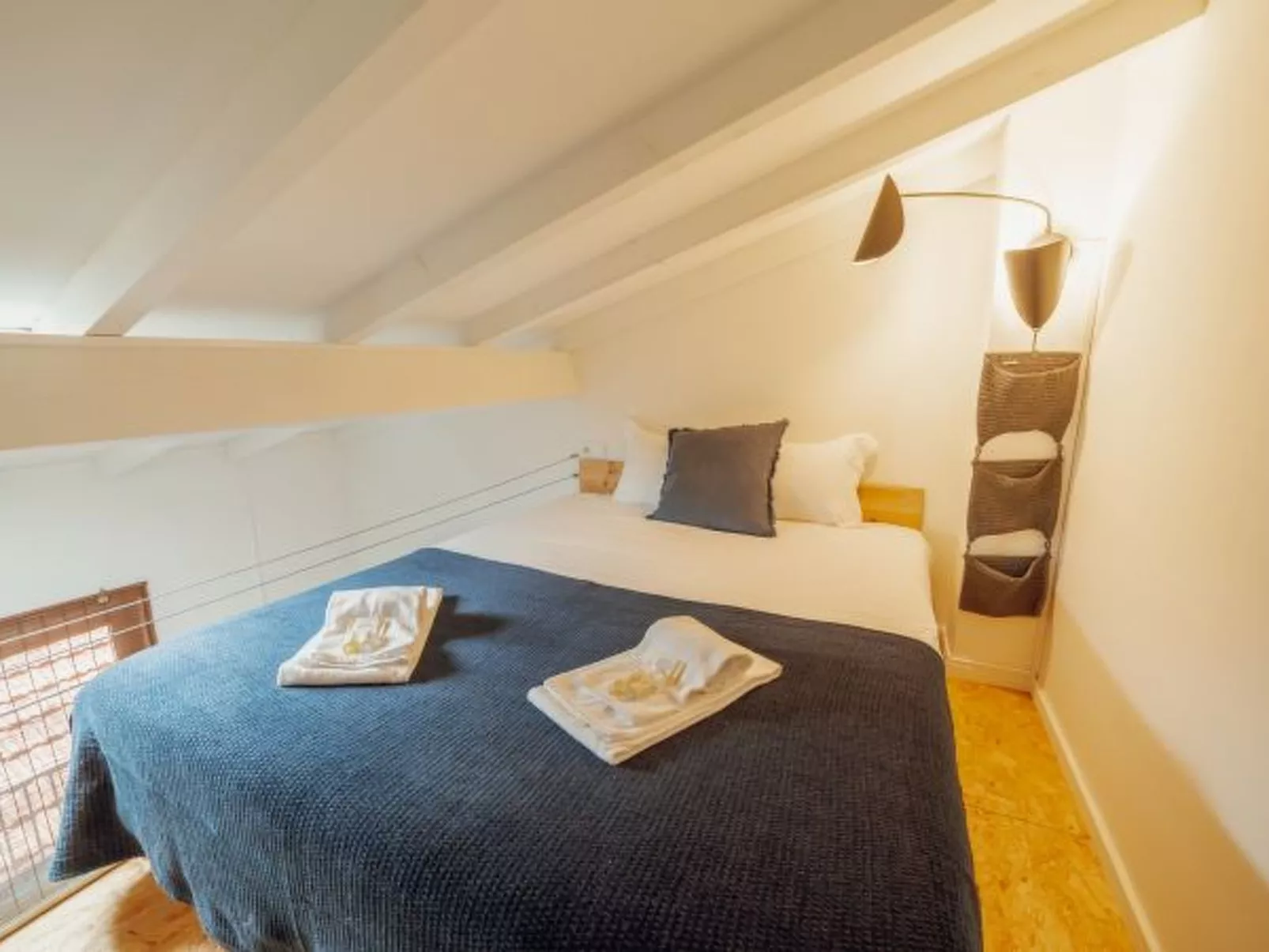 MEZZANINE STYLISH APARTMENT Q by VACATIONY - Binnen