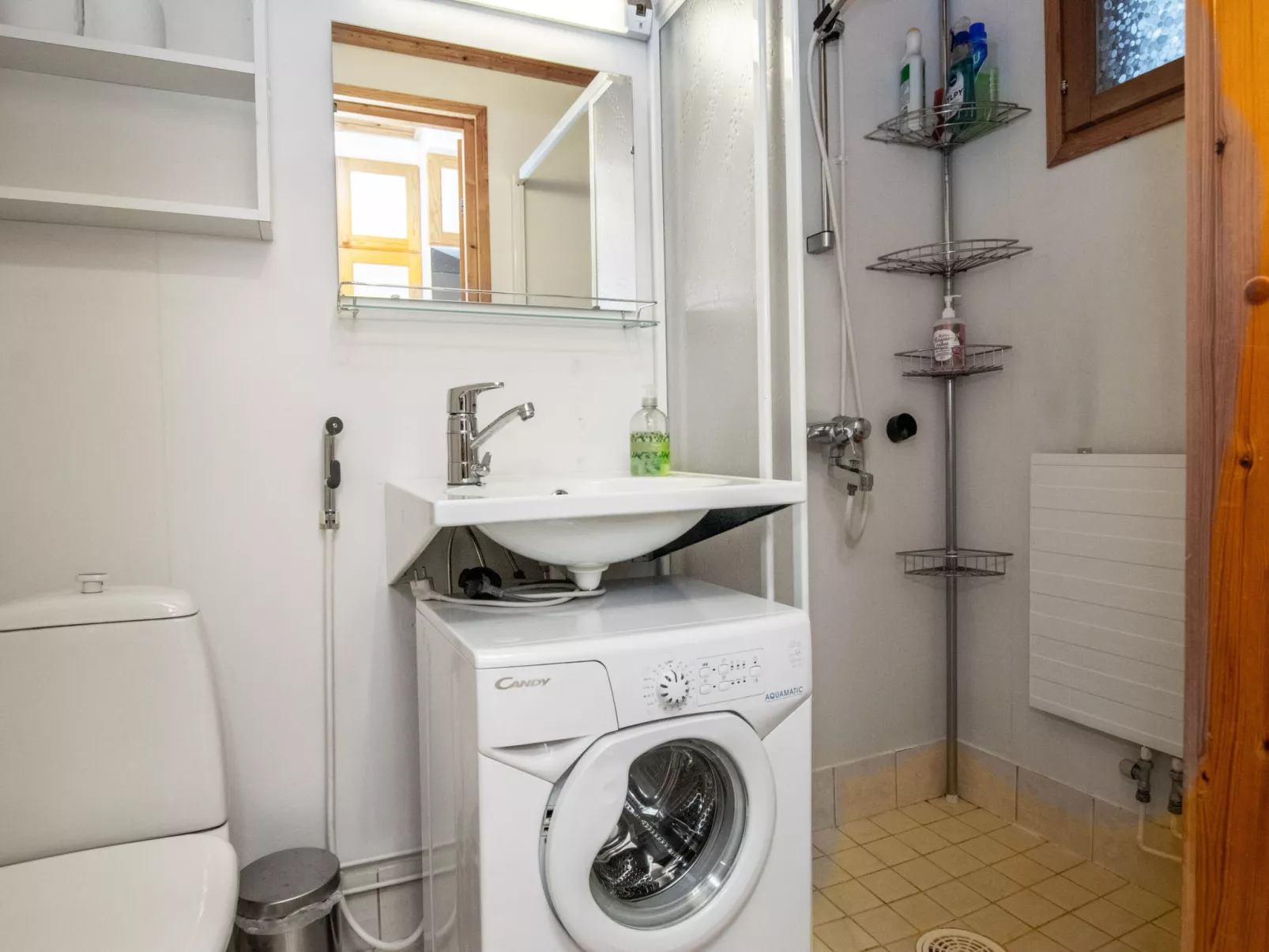 Kulta-käkönen 2 by bomba - Binnen