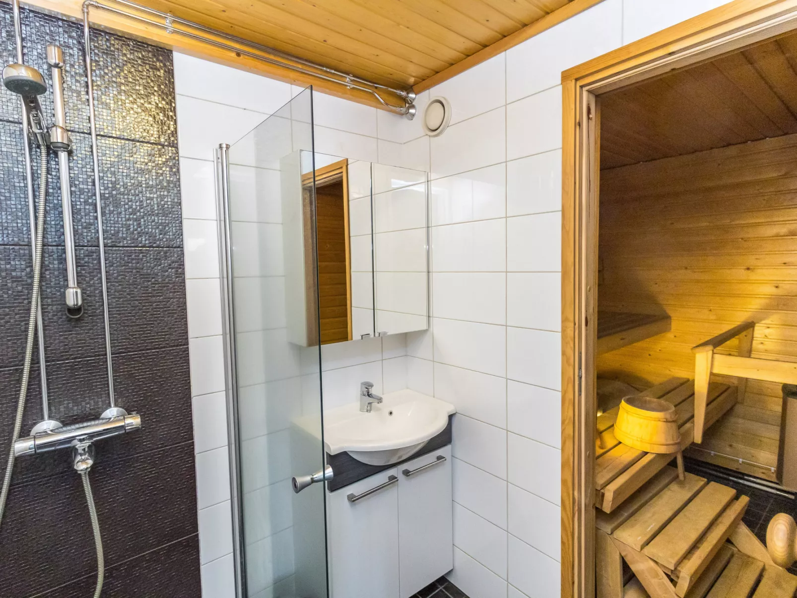 Saarihely a 5 - Binnen